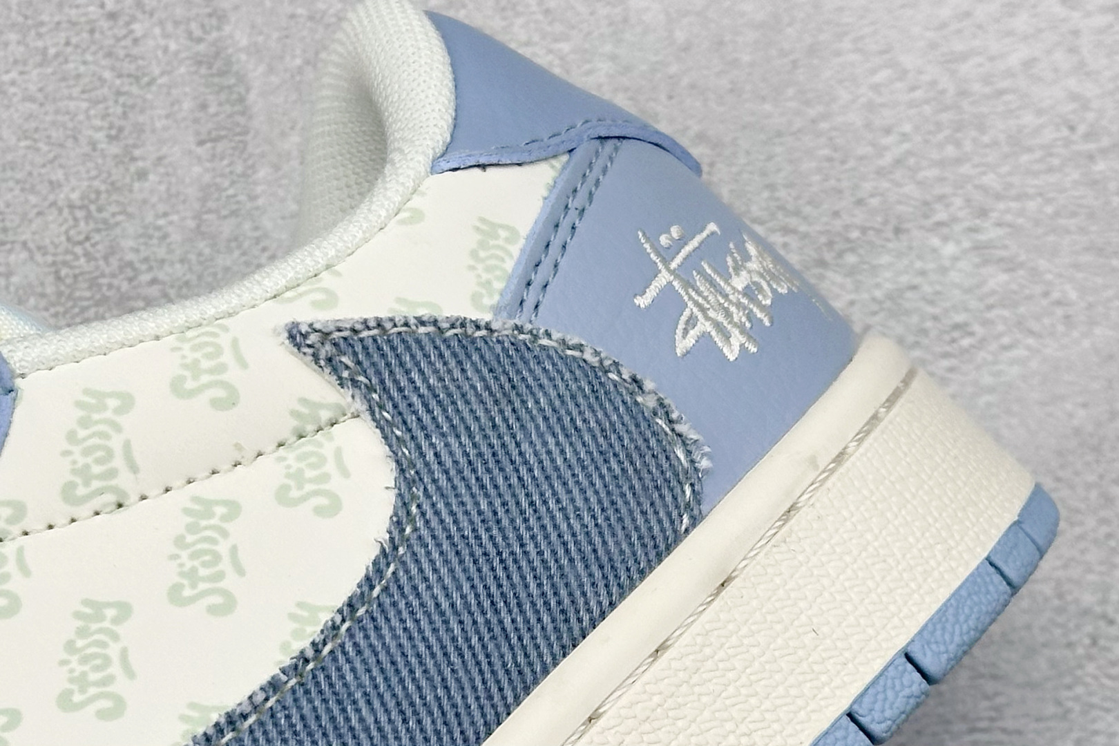 Travis Scott x Nike Air Jordan 1 Low x Stussy Air Jordan 1 Low 反转蓝白小勾满天星倒钩 HS8068-037