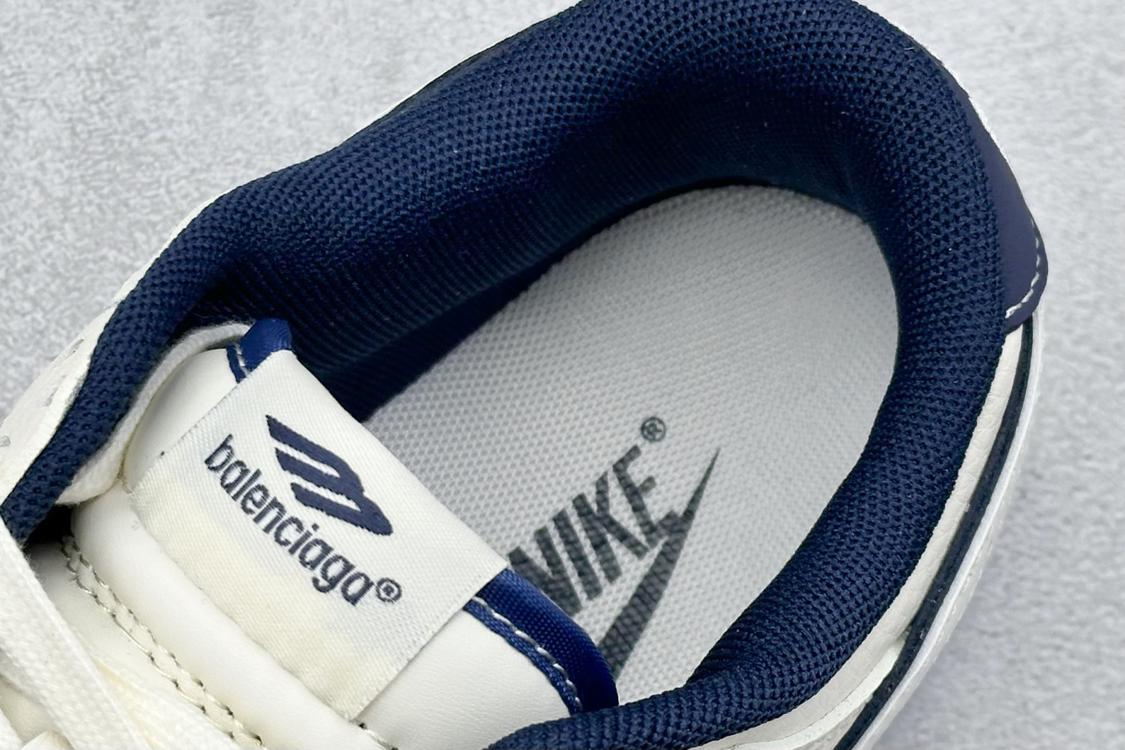 Nike SB Dunk Low “巴黎世家联名---奶白蓝双色底” 高端定制 低帮休闲板鞋 XD1588-232