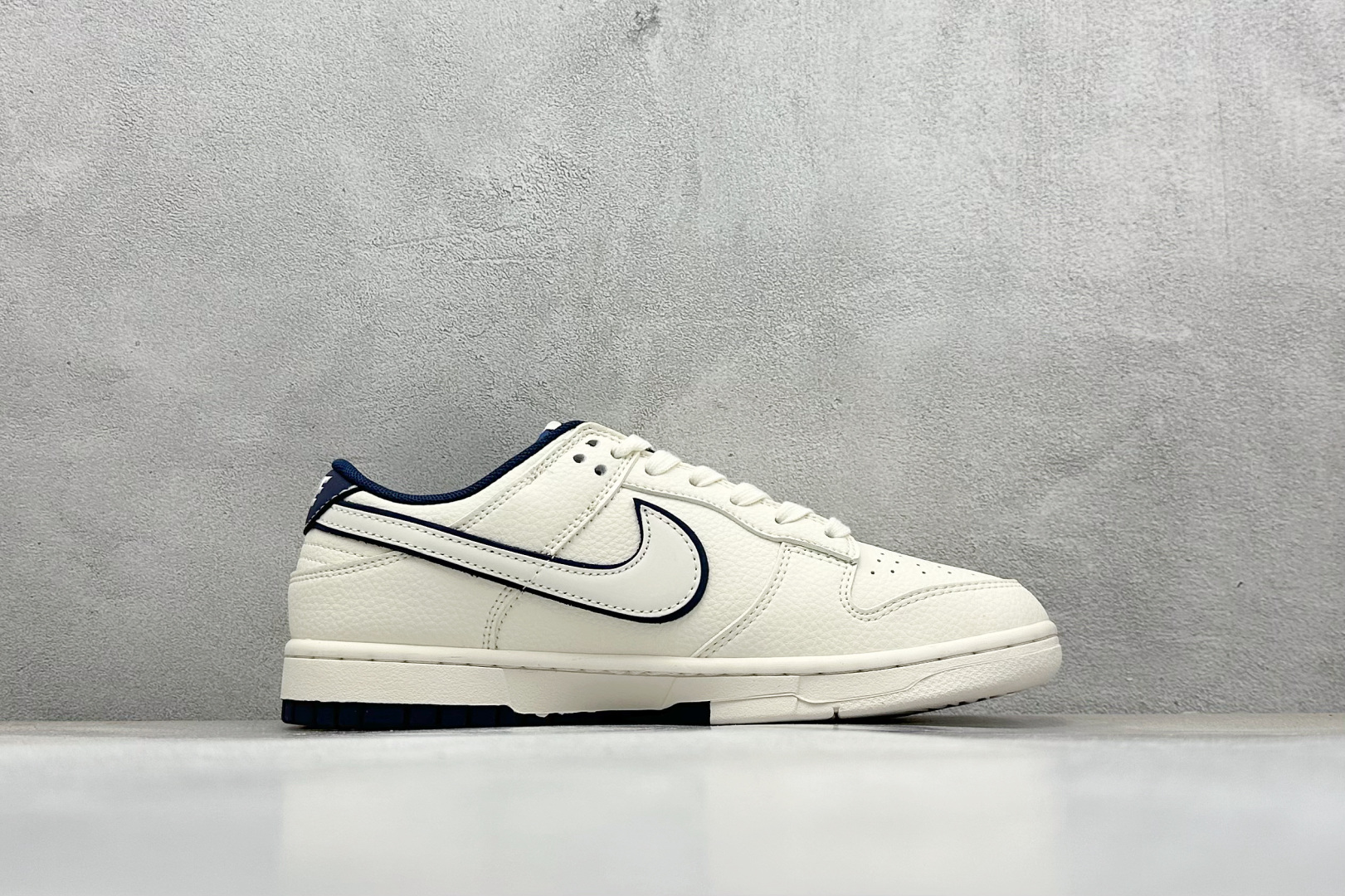 Nike SB Dunk Low “巴黎世家联名---奶白蓝双色底” 高端定制 低帮休闲板鞋 XD1588-232