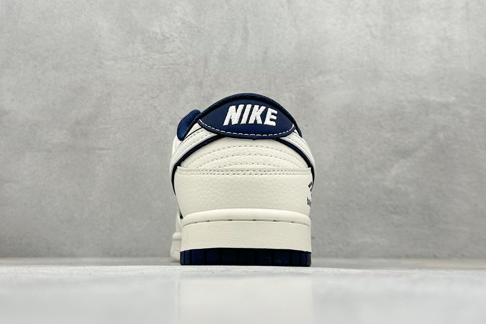 Nike SB Dunk Low “巴黎世家联名---奶白蓝双色底” 高端定制 低帮休闲板鞋 XD1588-232