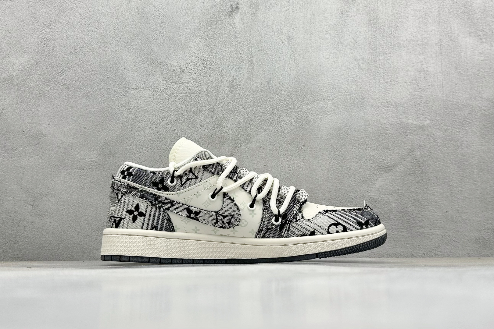 XC版Air Jordan 1 Low AJ1 乔1 LV联名 灰花布抽绳 高端定制 低帮复古篮球鞋 YX5066-372