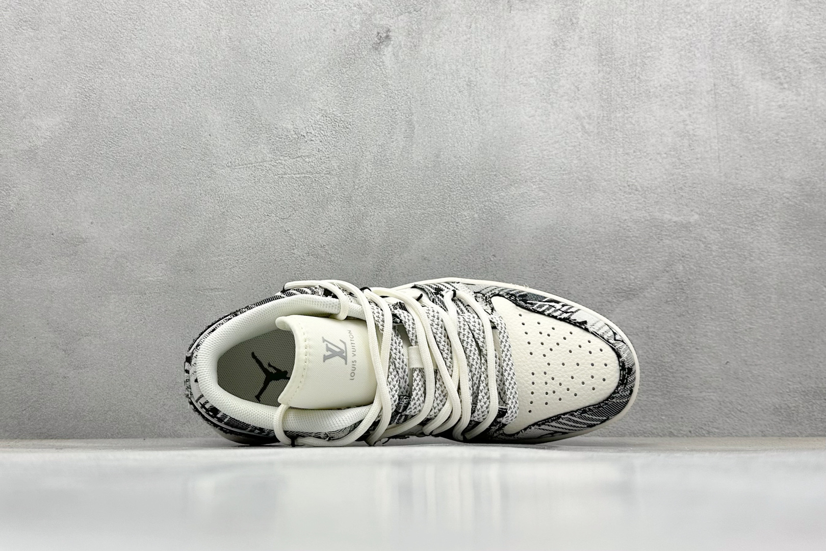 XC版Air Jordan 1 Low AJ1 乔1 LV联名 灰花布抽绳 高端定制 低帮复古篮球鞋 YX5066-372