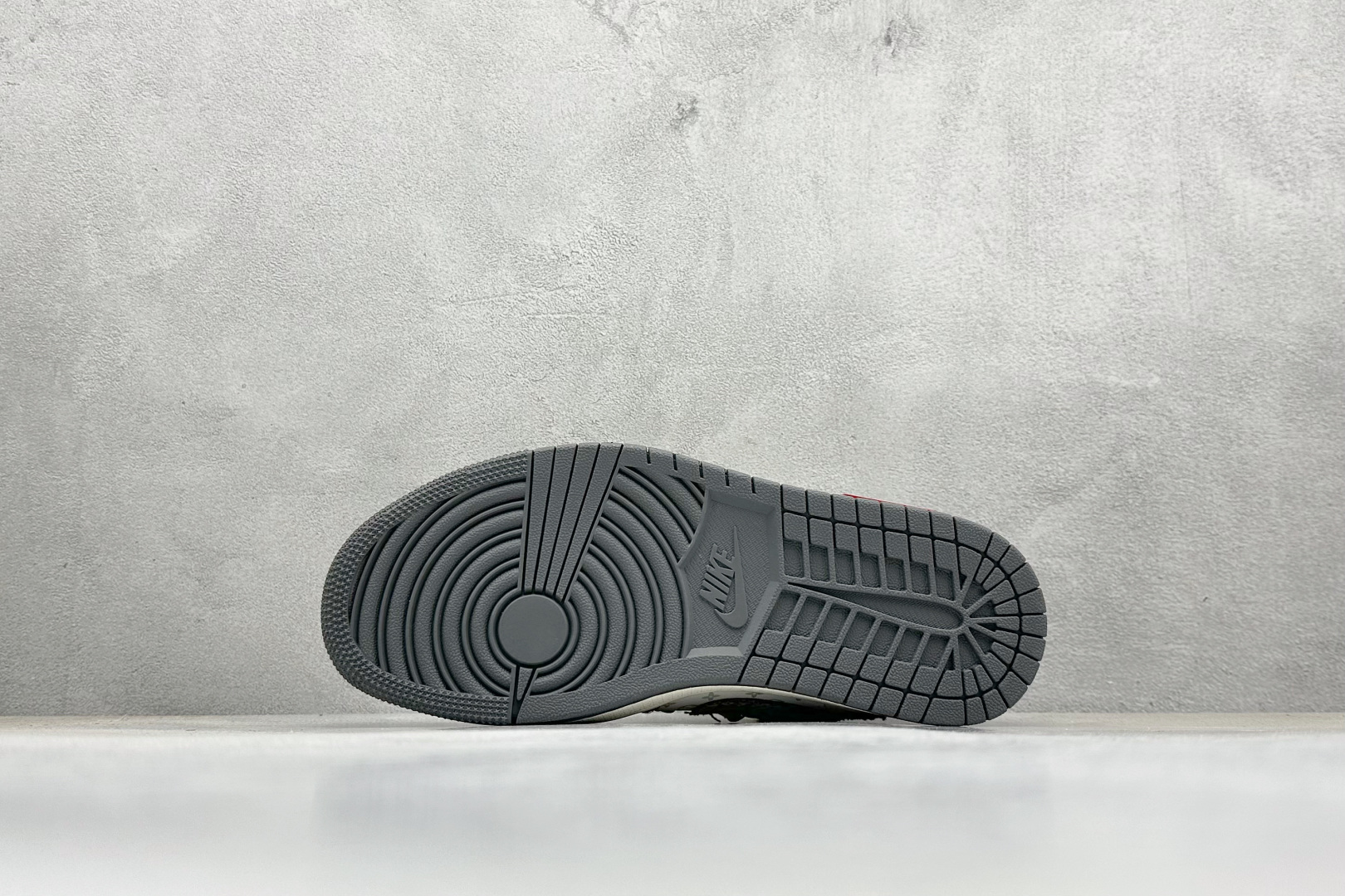XC版Air Jordan 1 Low AJ1 乔1 LV联名 灰花布抽绳 高端定制 低帮复古篮球鞋 YX5066-372