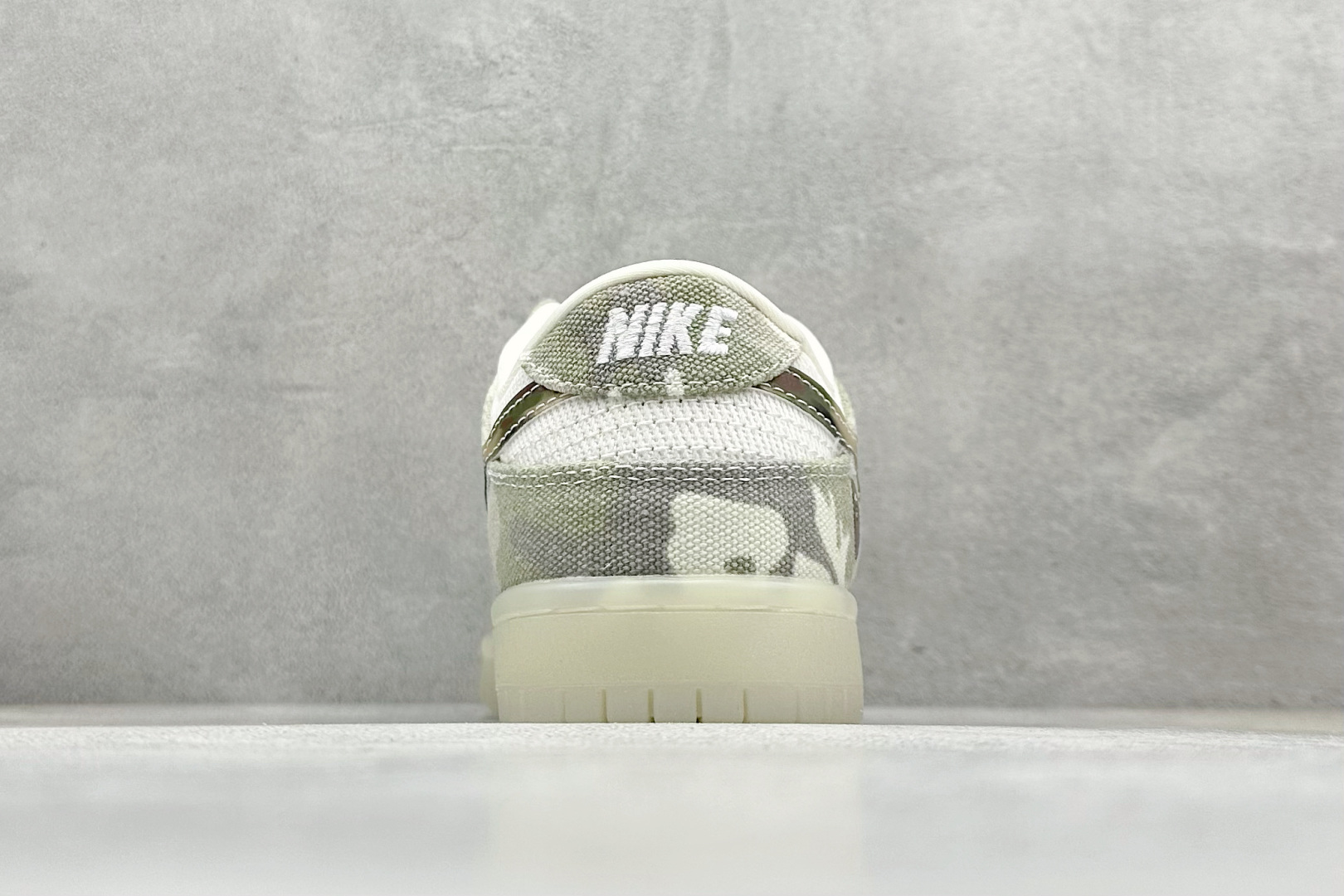 福利特价 
Nk SB Dunk Low Bape联名-水晶迷彩 周年高端定制 低帮休闲板鞋
#定制鞋
