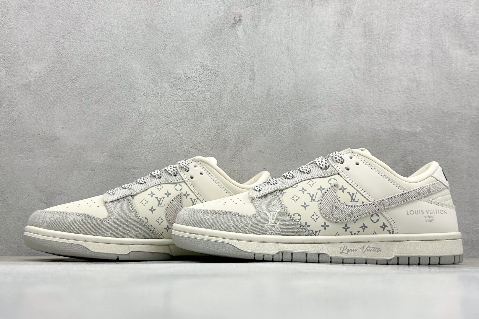 福利特价 放店私
Nk SB Dunk Low LV联名-米灰牛仔 周年高端定制 低帮休闲板鞋
#定制