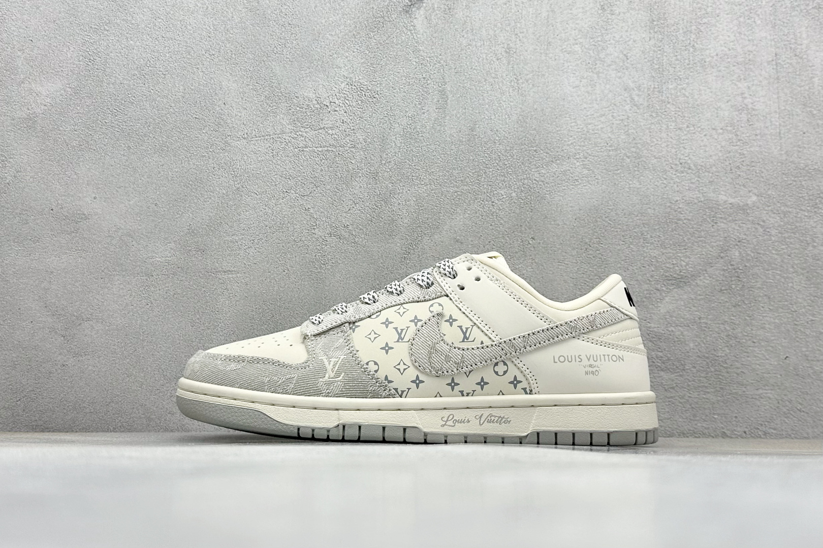 福利特价 放店私
Nk SB Dunk Low LV联名-米灰牛仔 周年高端定制 低帮休闲板鞋
#定制