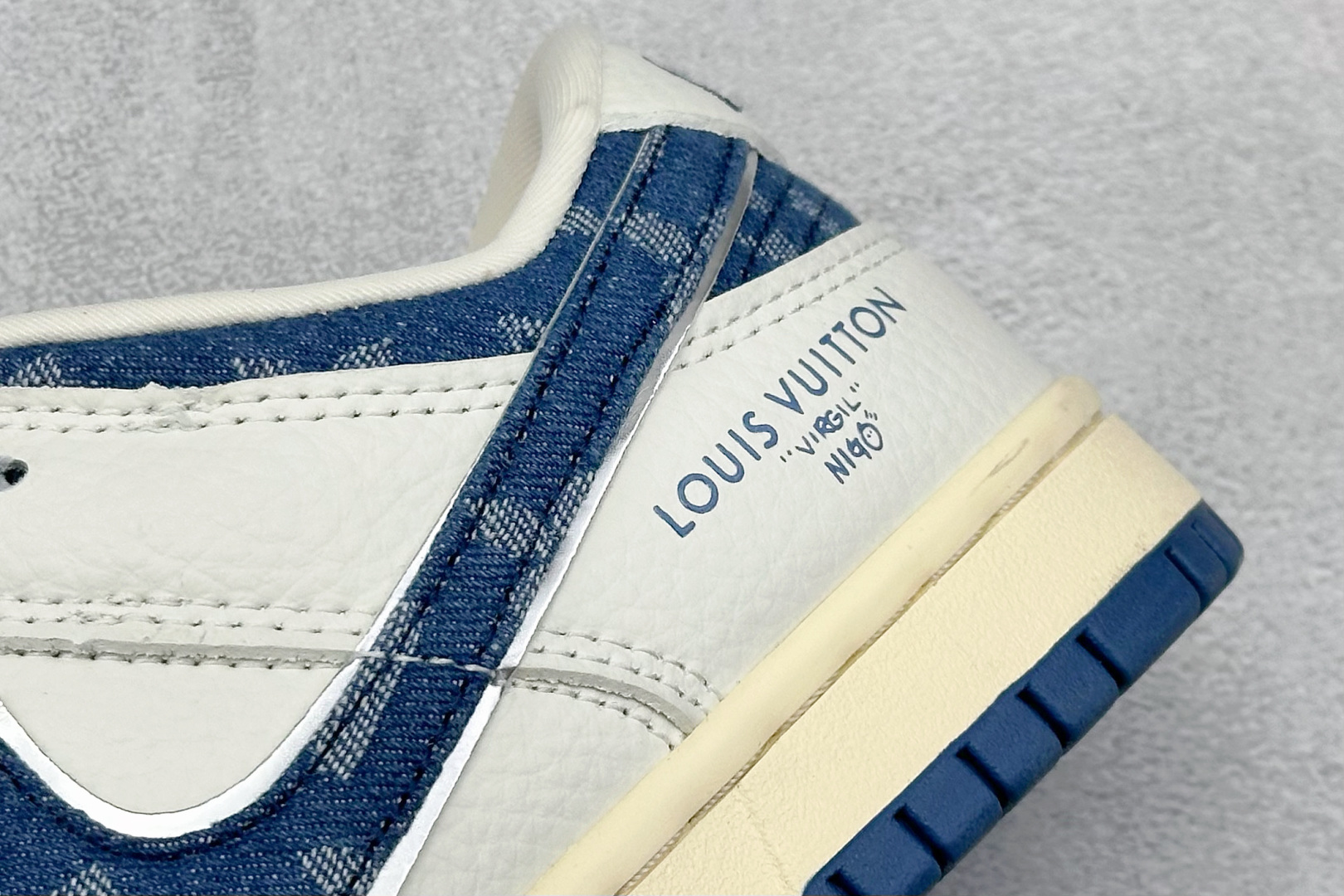 福利特价 放店私
Nk SB Dunk Low LV联名-米蓝牛仔勾 周年高端定制 低帮休闲板鞋
#定