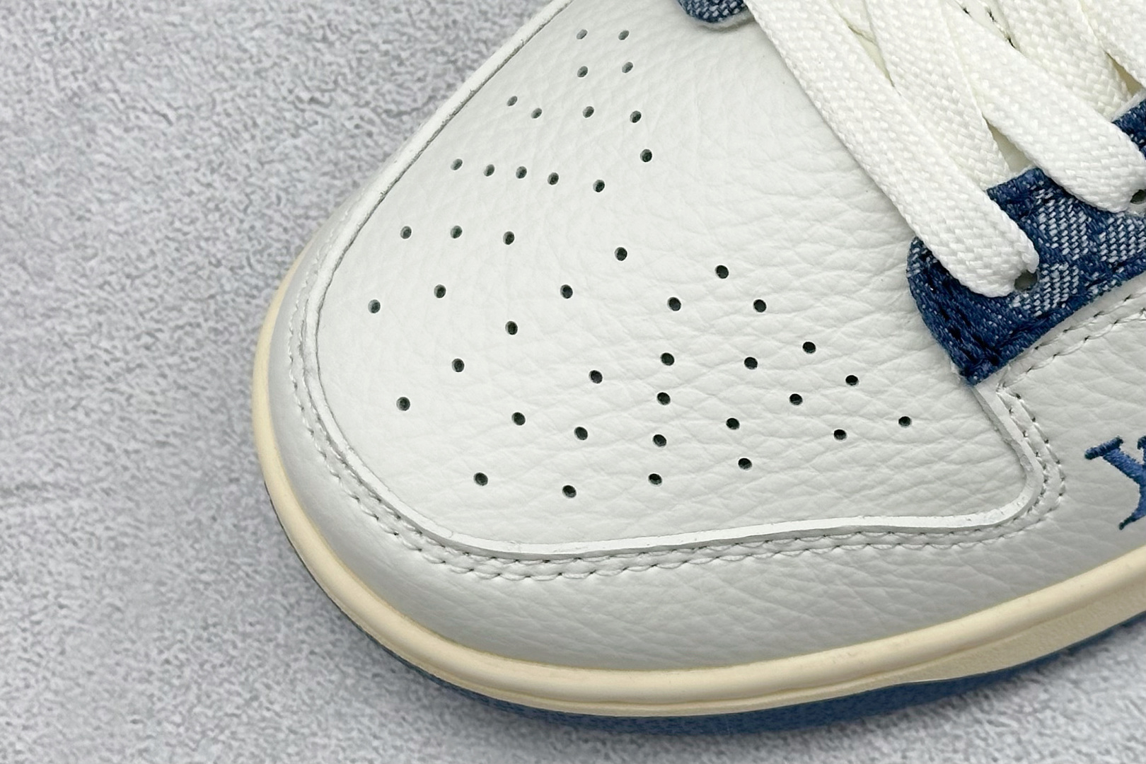 福利特价 放店私
Nk SB Dunk Low LV联名-米蓝牛仔勾 周年高端定制 低帮休闲板鞋
#定