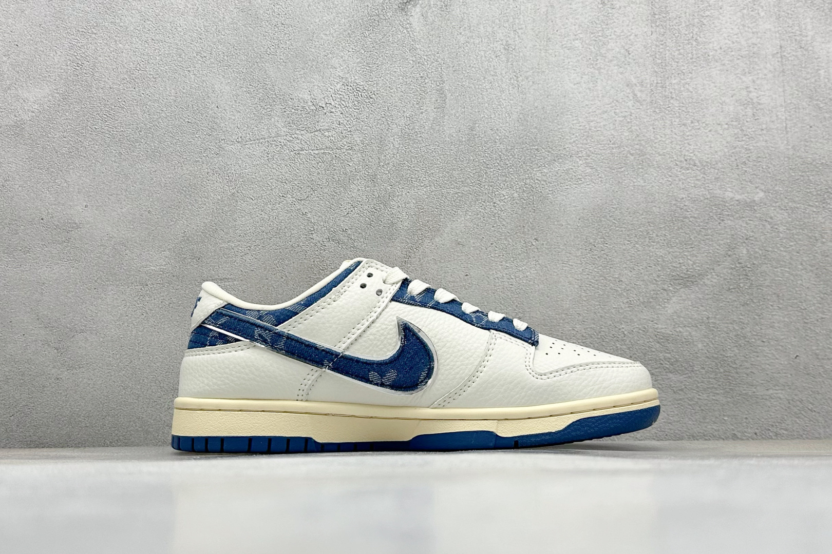 福利特价 放店私
Nk SB Dunk Low LV联名-米蓝牛仔勾 周年高端定制 低帮休闲板鞋
#定