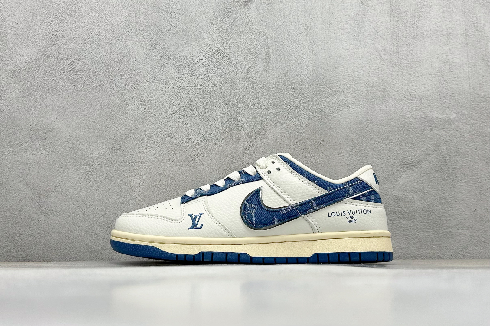 福利特价 放店私
Nk SB Dunk Low LV联名-米蓝牛仔勾 周年高端定制 低帮休闲板鞋
#定