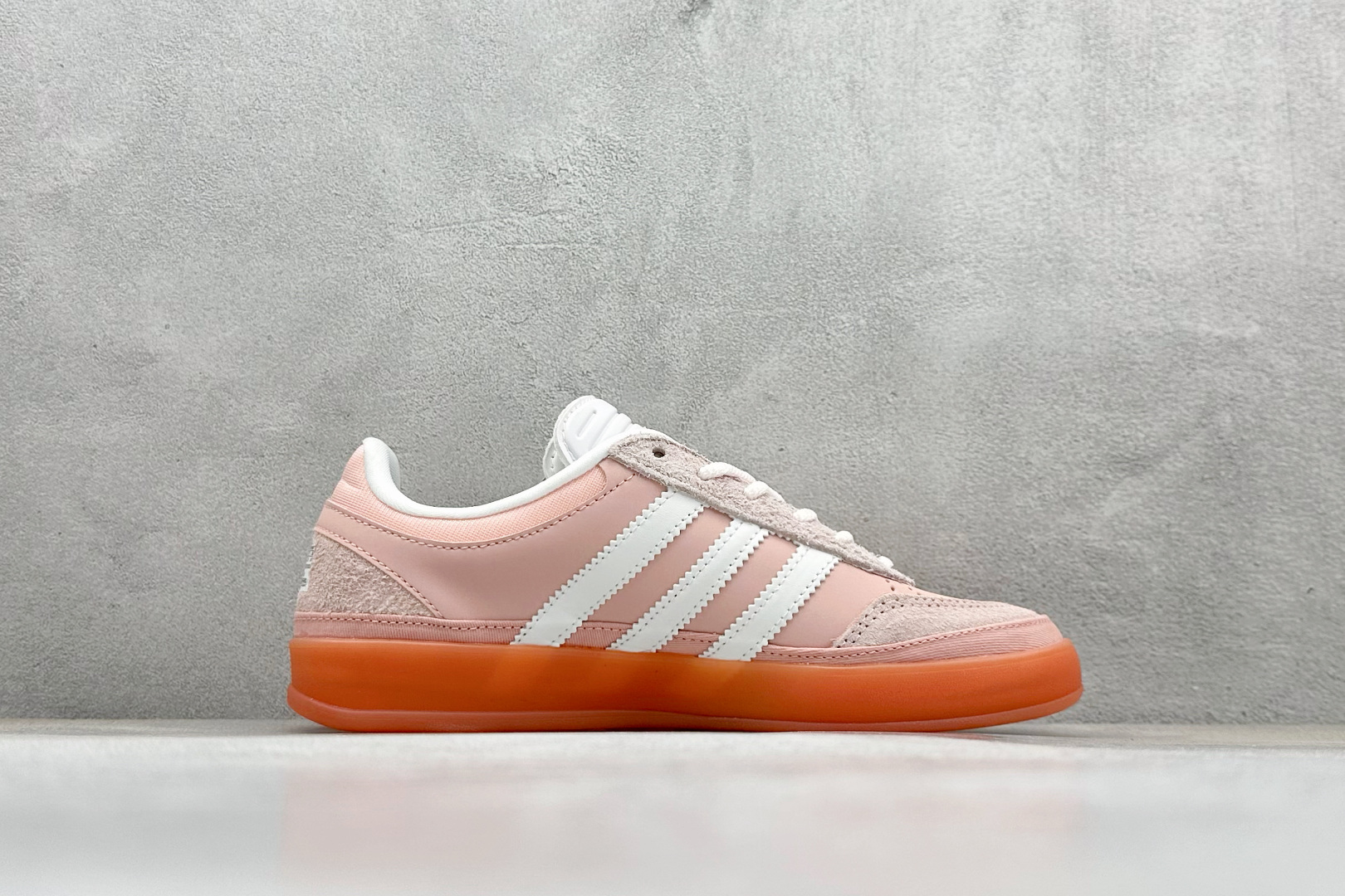 adidBAD X BUNNY Gazelle INdoor 三叶草休闲防滑耐磨低帮板鞋 JS5052