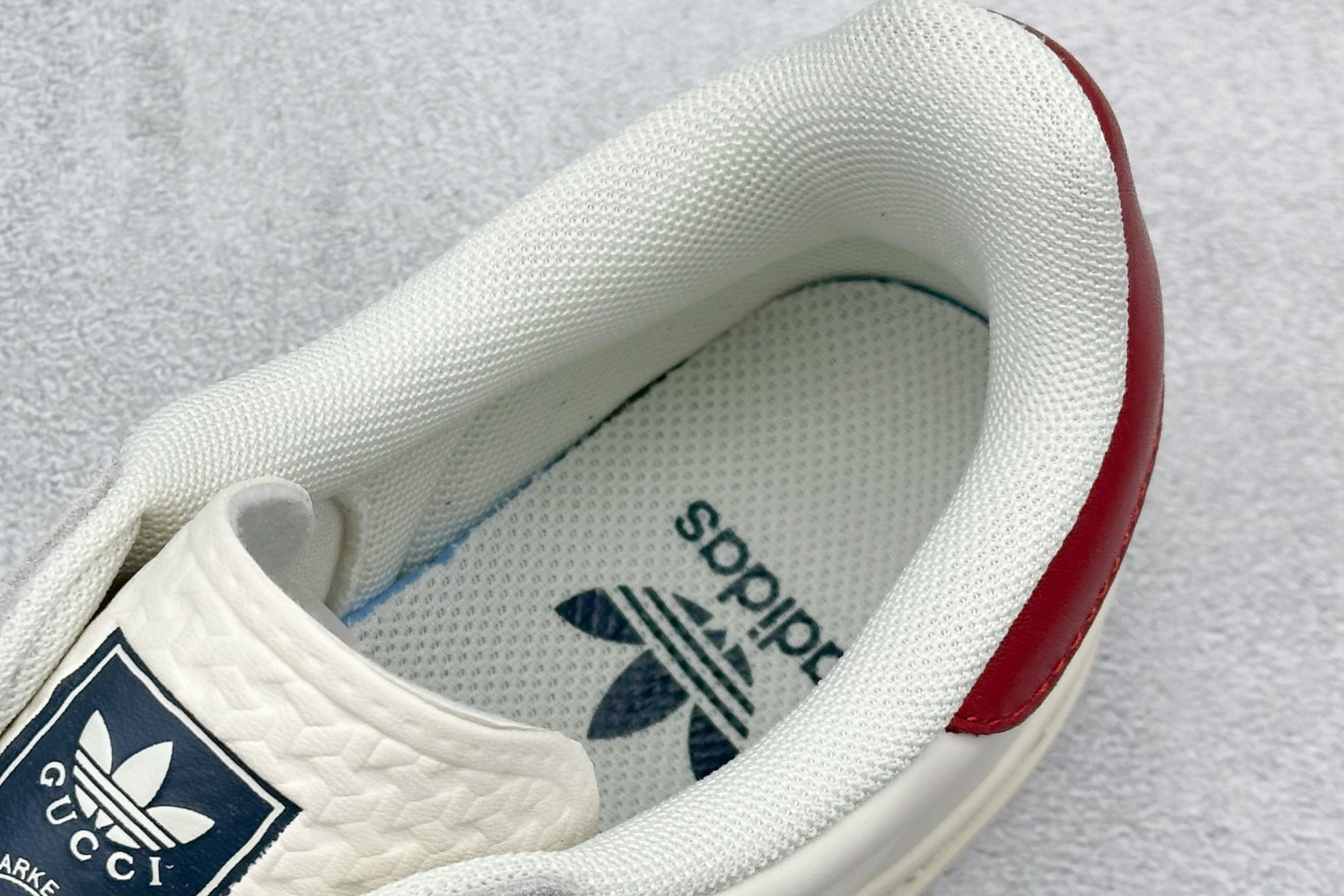 AdidOriginals Gazelle INdoor x GUCCI 灰白黑 三叶草休闲防滑耐磨低帮板鞋 DM1234-012