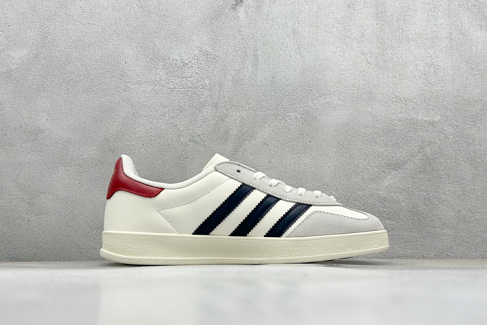 AdidOriginals Gazelle INdoor x GUCCI 灰白黑 三叶草休闲防滑耐磨低帮板鞋 DM1234-012