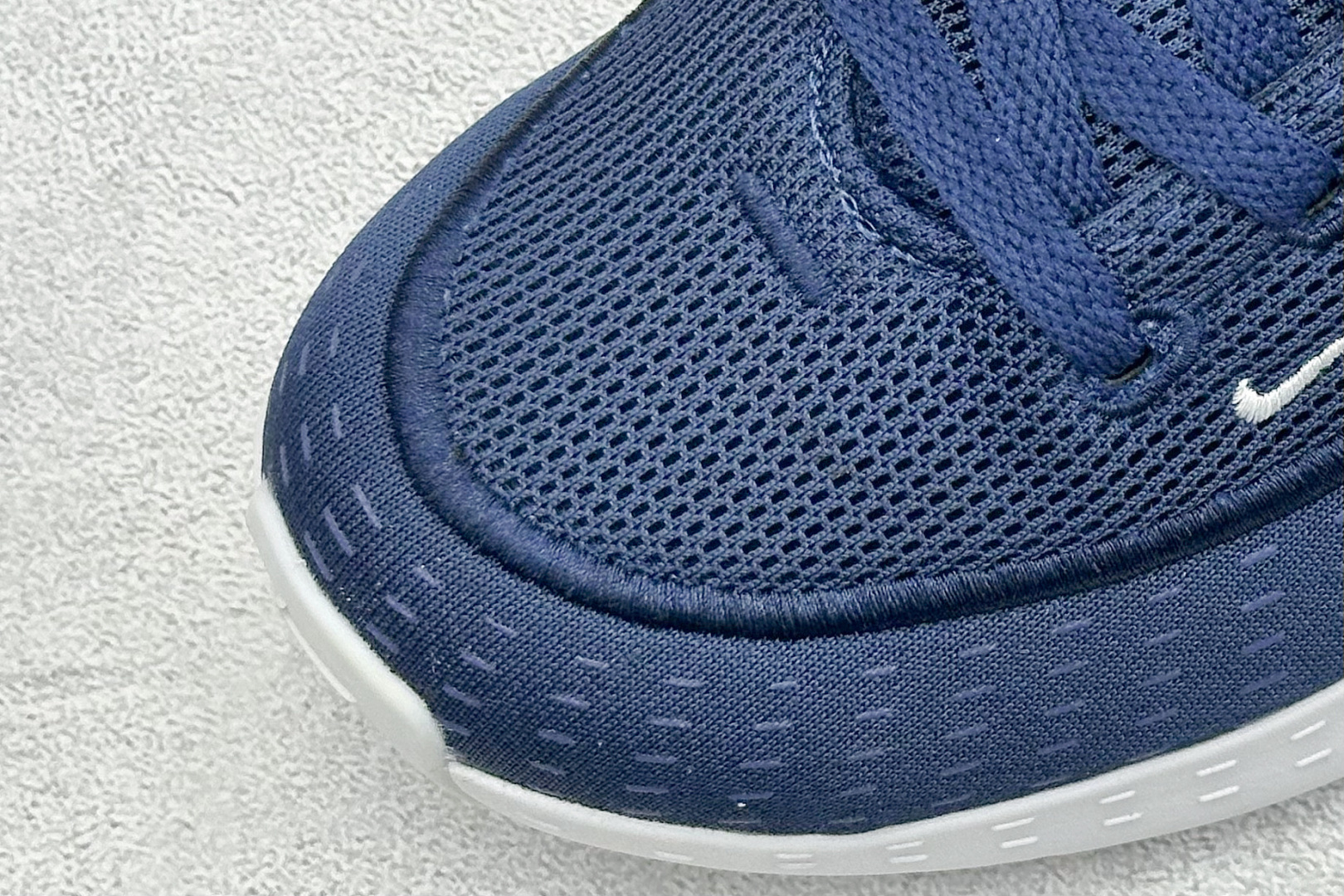 终端放店
Nike Uplift SC 潮流舒适 织物防滑耐磨 低帮跑步鞋 
鞋底软弹又有支撑感防滑耐