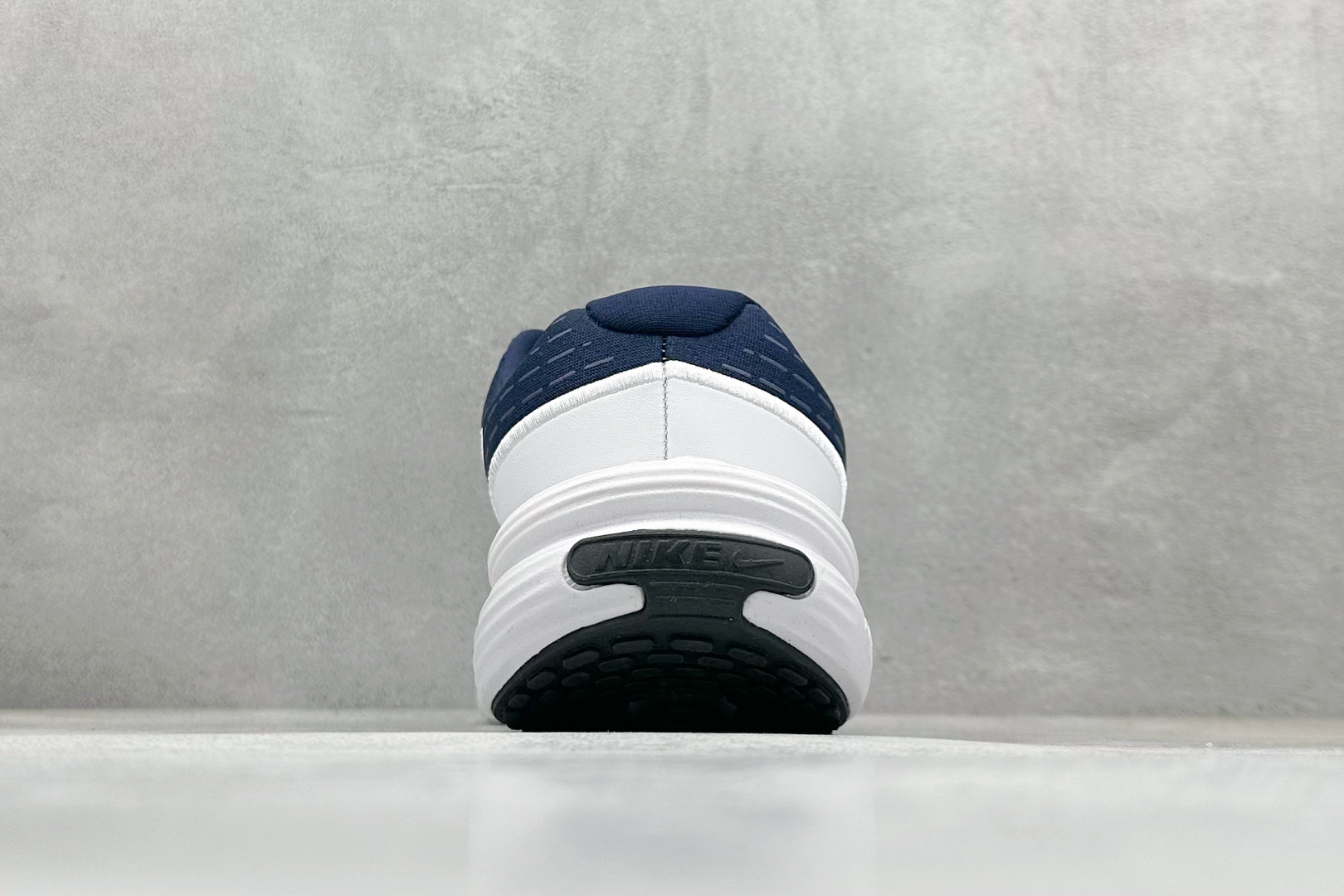 终端放店
Nike Uplift SC 潮流舒适 织物防滑耐磨 低帮跑步鞋 
鞋底软弹又有支撑感防滑耐