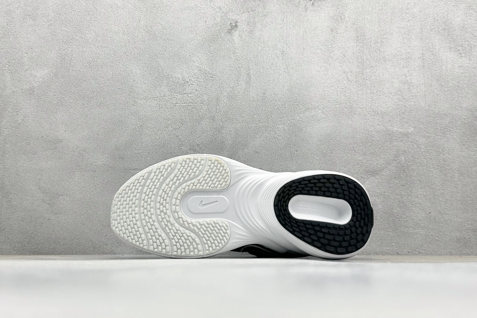  终端放店
Nike Uplift SC 潮流舒适 织物防滑耐磨 低帮跑步鞋 
鞋底软弹又有支撑感防滑耐
