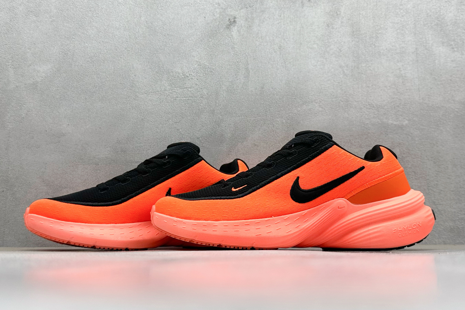  终端放店
Nike Uplift SC 潮流舒适 织物防滑耐磨 低帮跑步鞋 
鞋底软弹又有支撑感防滑耐