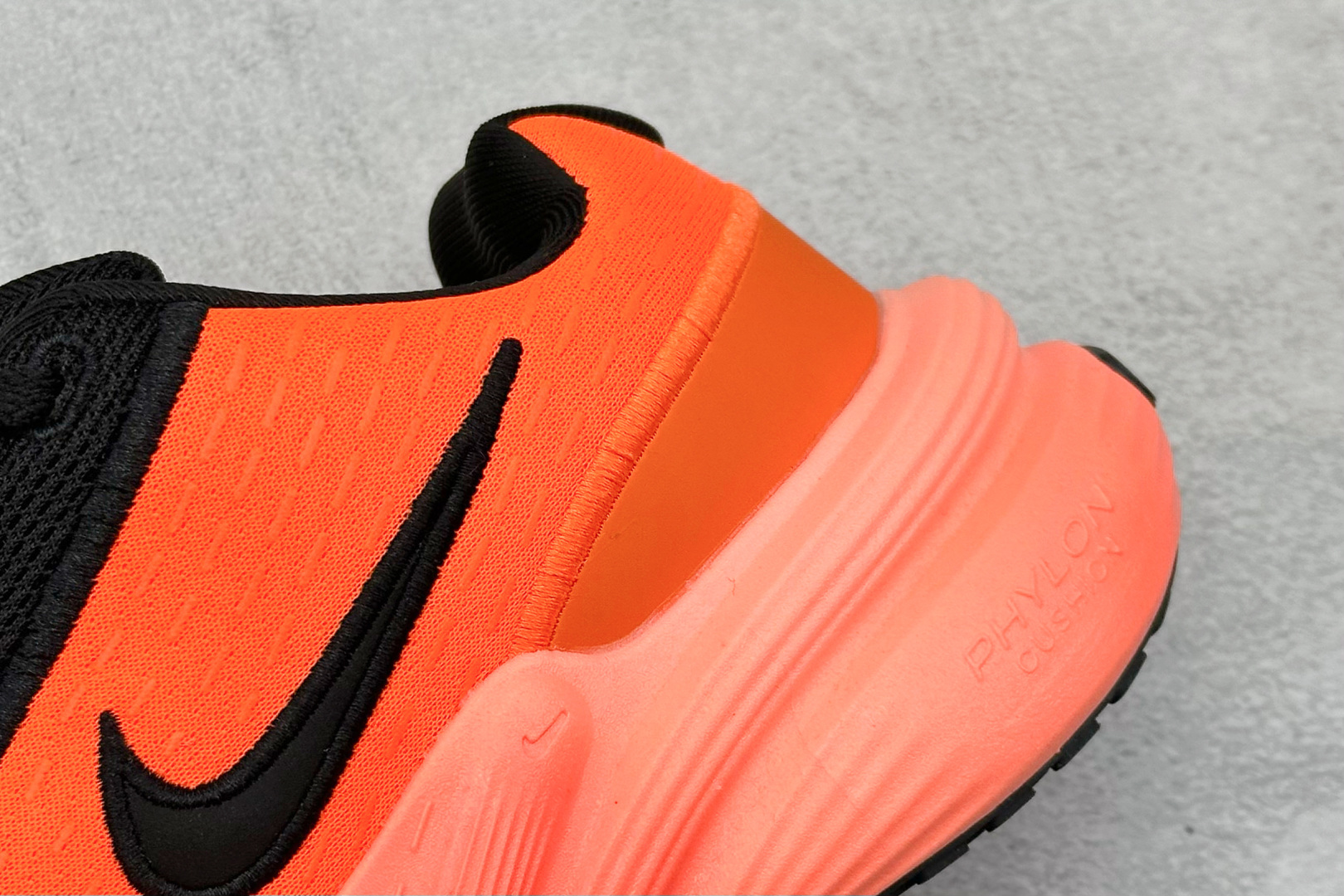  终端放店
Nike Uplift SC 潮流舒适 织物防滑耐磨 低帮跑步鞋 
鞋底软弹又有支撑感防滑耐