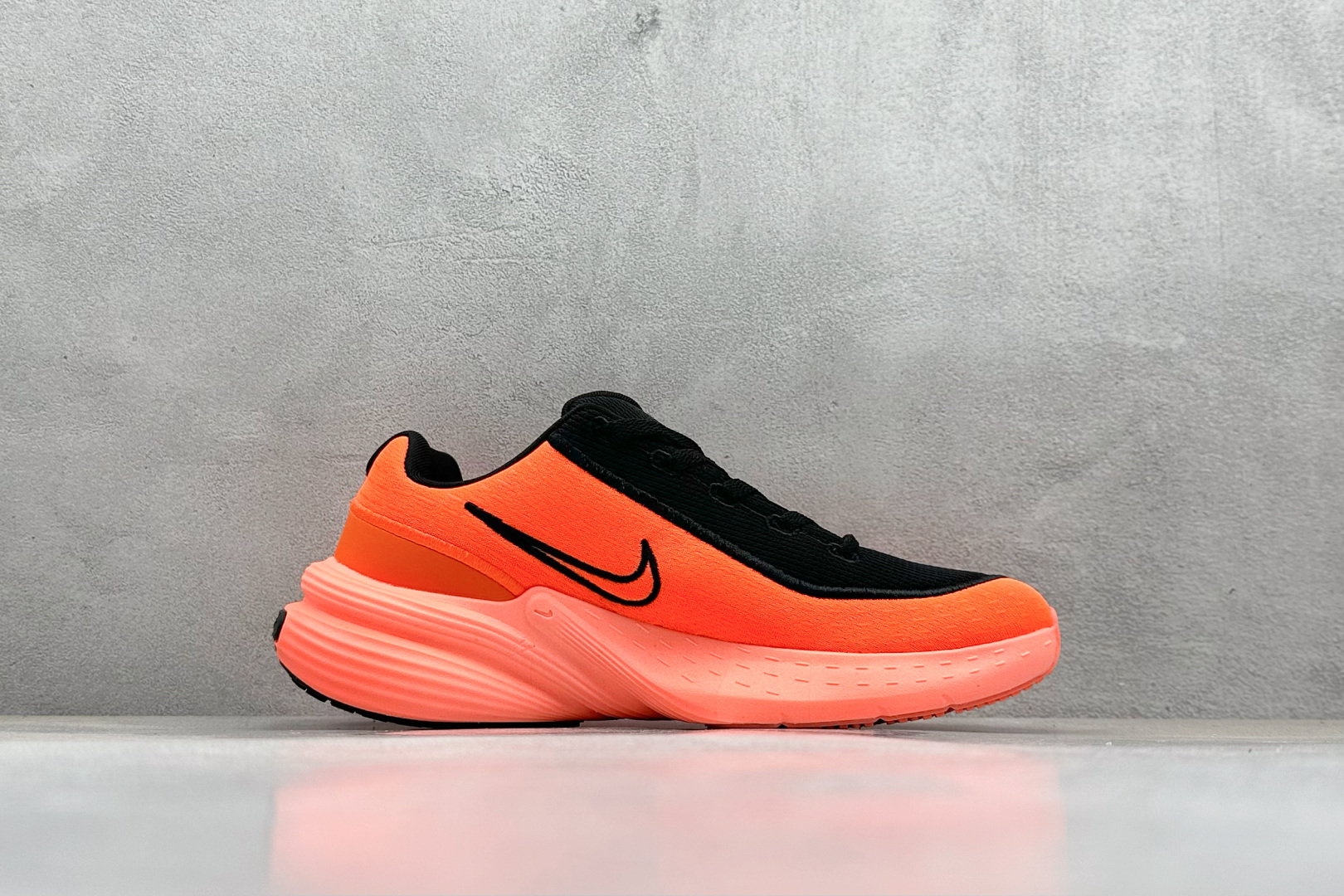  终端放店
Nike Uplift SC 潮流舒适 织物防滑耐磨 低帮跑步鞋 
鞋底软弹又有支撑感防滑耐