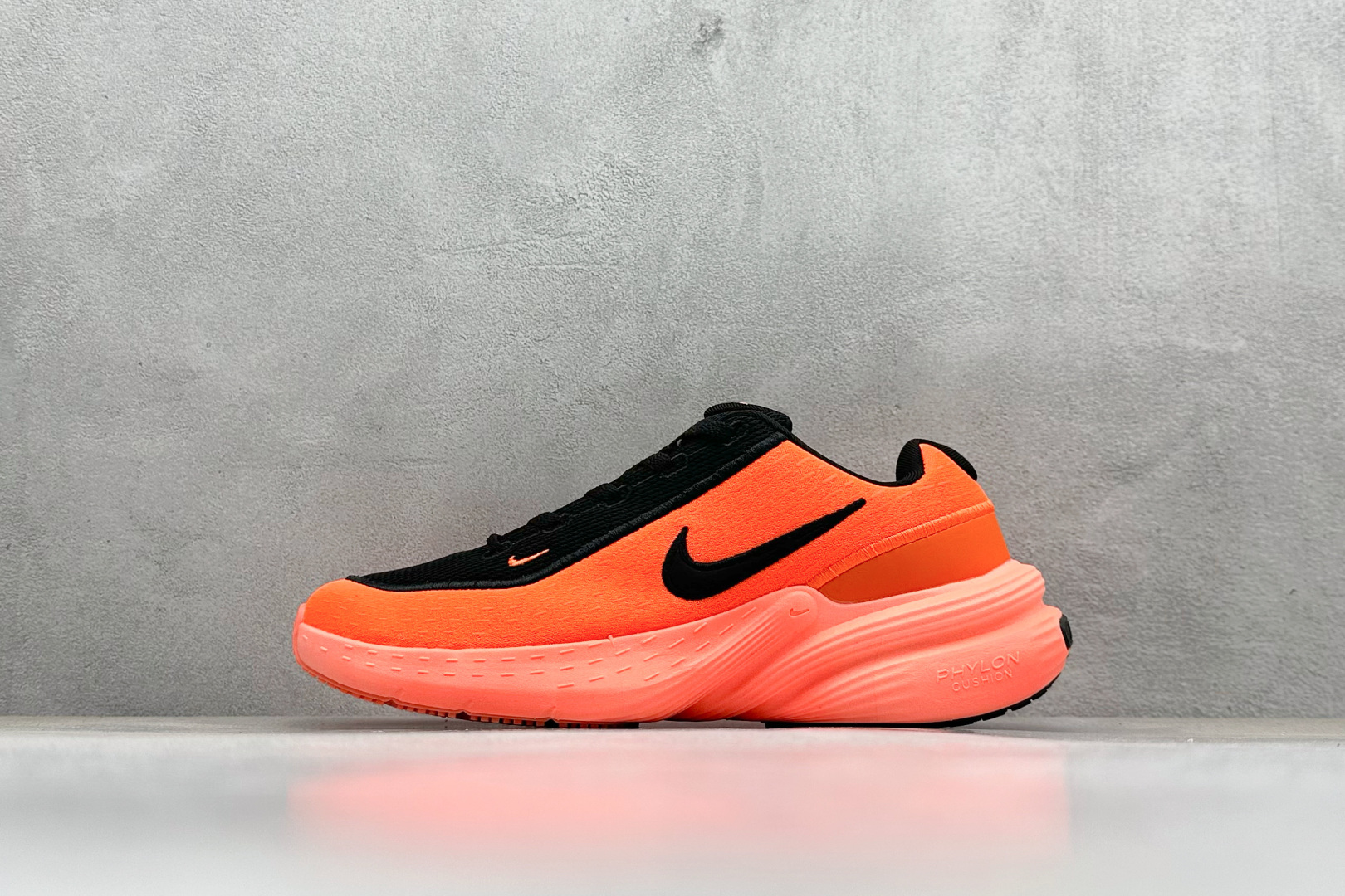  终端放店
Nike Uplift SC 潮流舒适 织物防滑耐磨 低帮跑步鞋 
鞋底软弹又有支撑感防滑耐