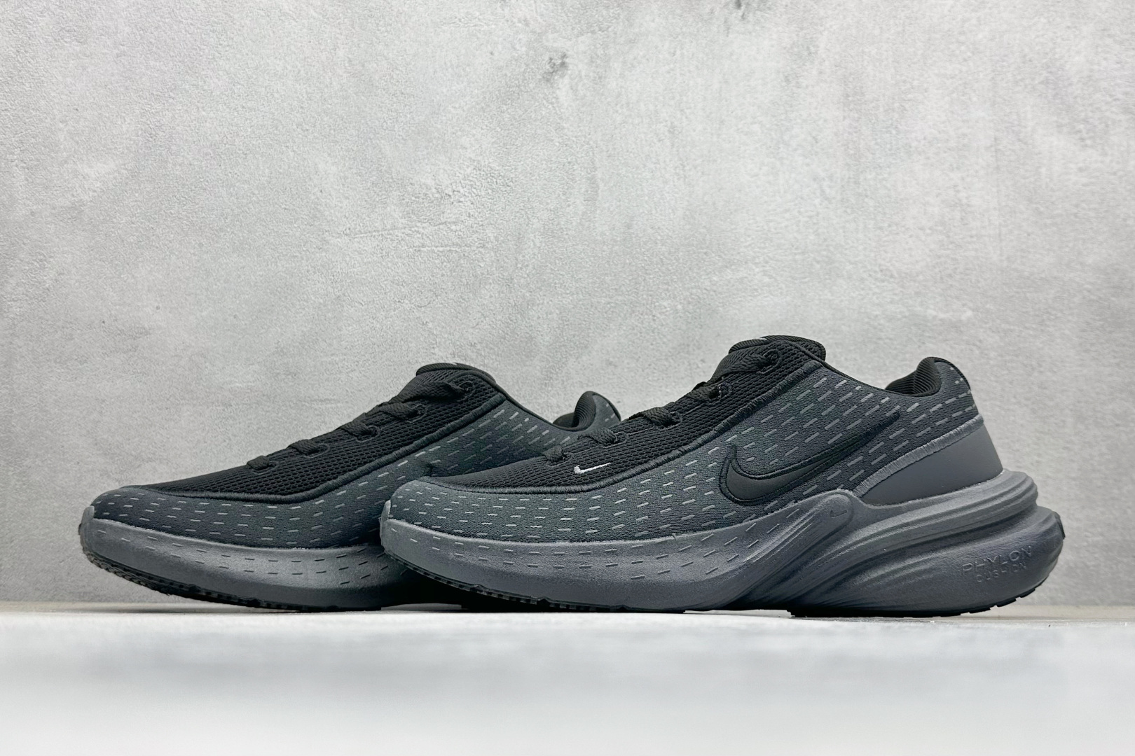  终端放店
Nike Uplift SC 潮流舒适 织物防滑耐磨 低帮跑步鞋 
鞋底软弹又有支撑感防滑耐