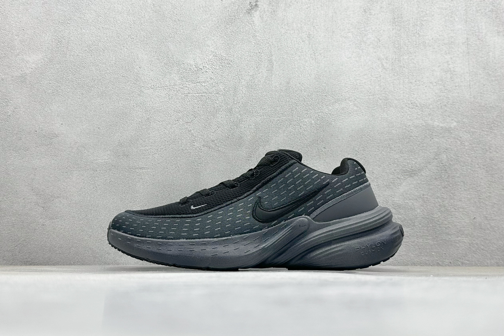  终端放店
Nike Uplift SC 潮流舒适 织物防滑耐磨 低帮跑步鞋 
鞋底软弹又有支撑感防滑耐