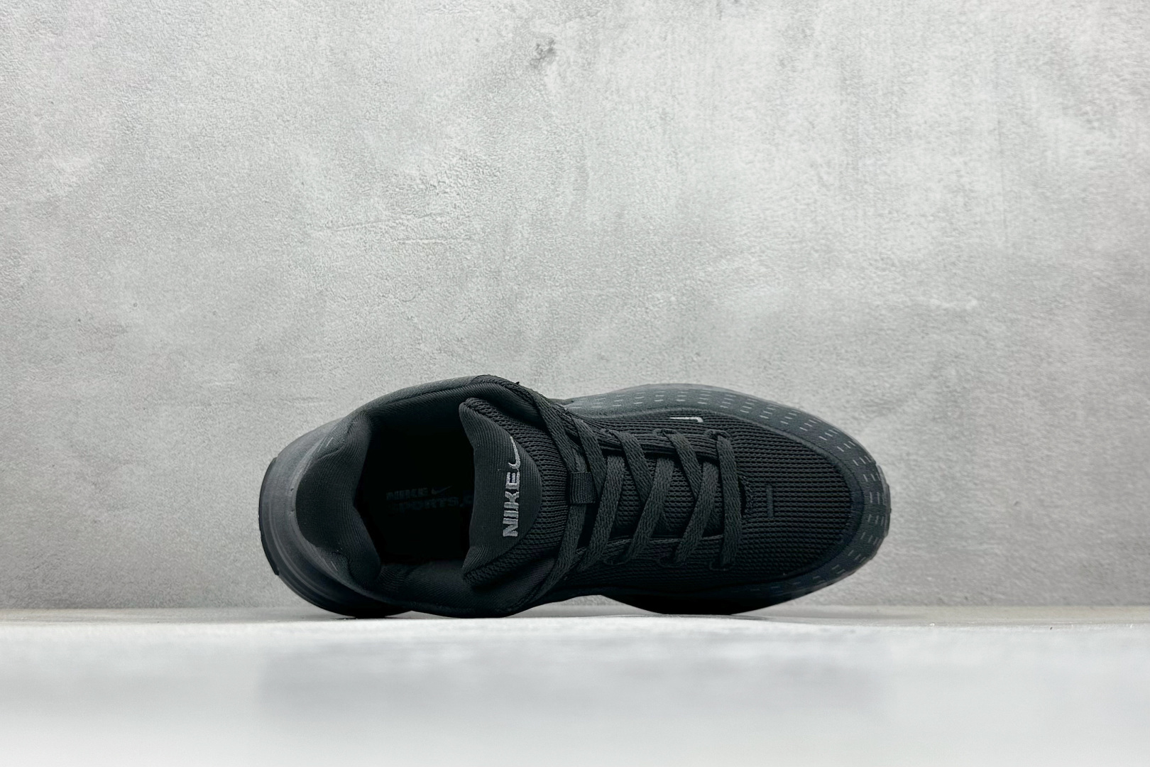  终端放店
Nike Uplift SC 潮流舒适 织物防滑耐磨 低帮跑步鞋 
鞋底软弹又有支撑感防滑耐