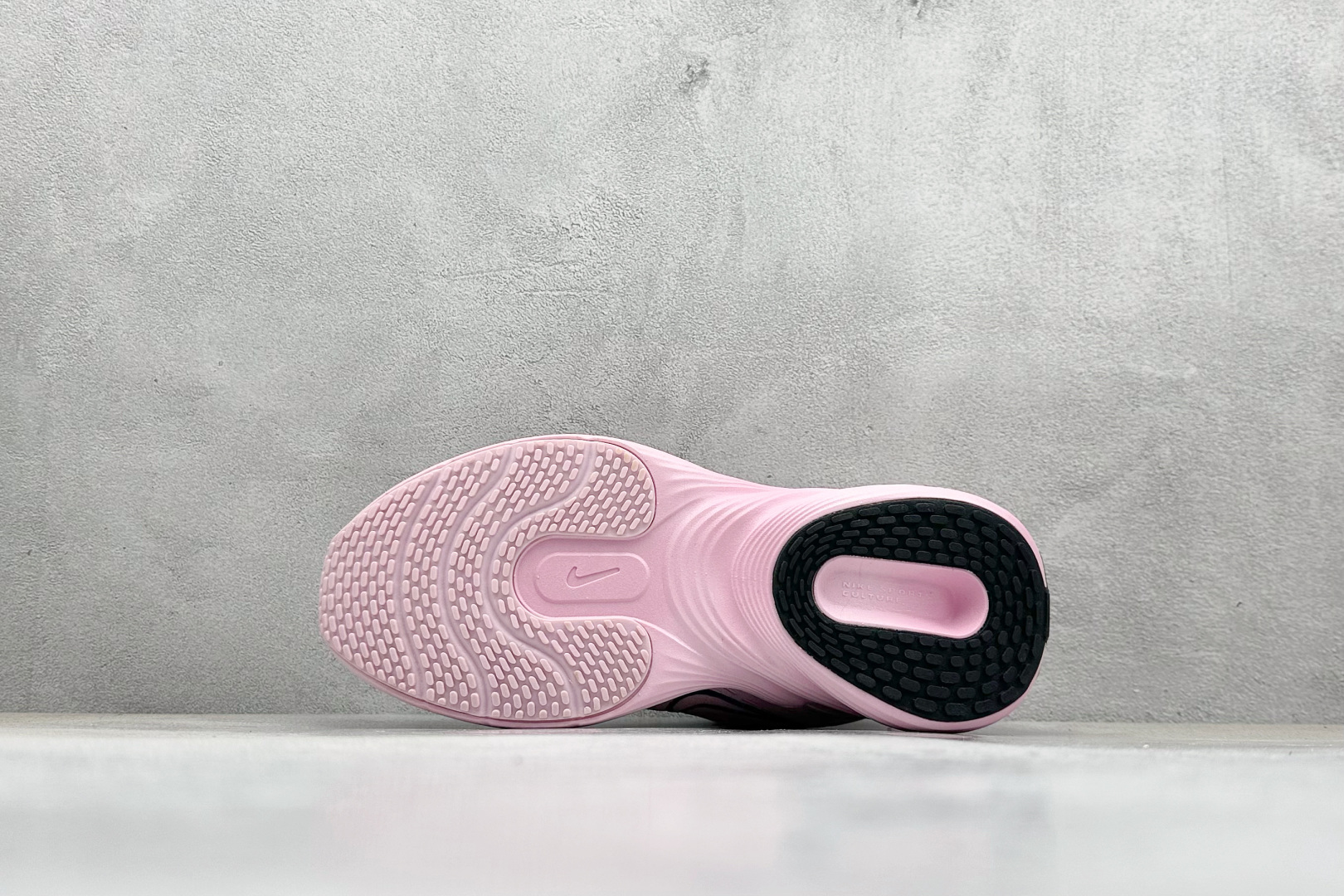  终端放店
Nike Uplift SC 潮流舒适 织物防滑耐磨 低帮跑步鞋 
鞋底软弹又有支撑感防滑耐