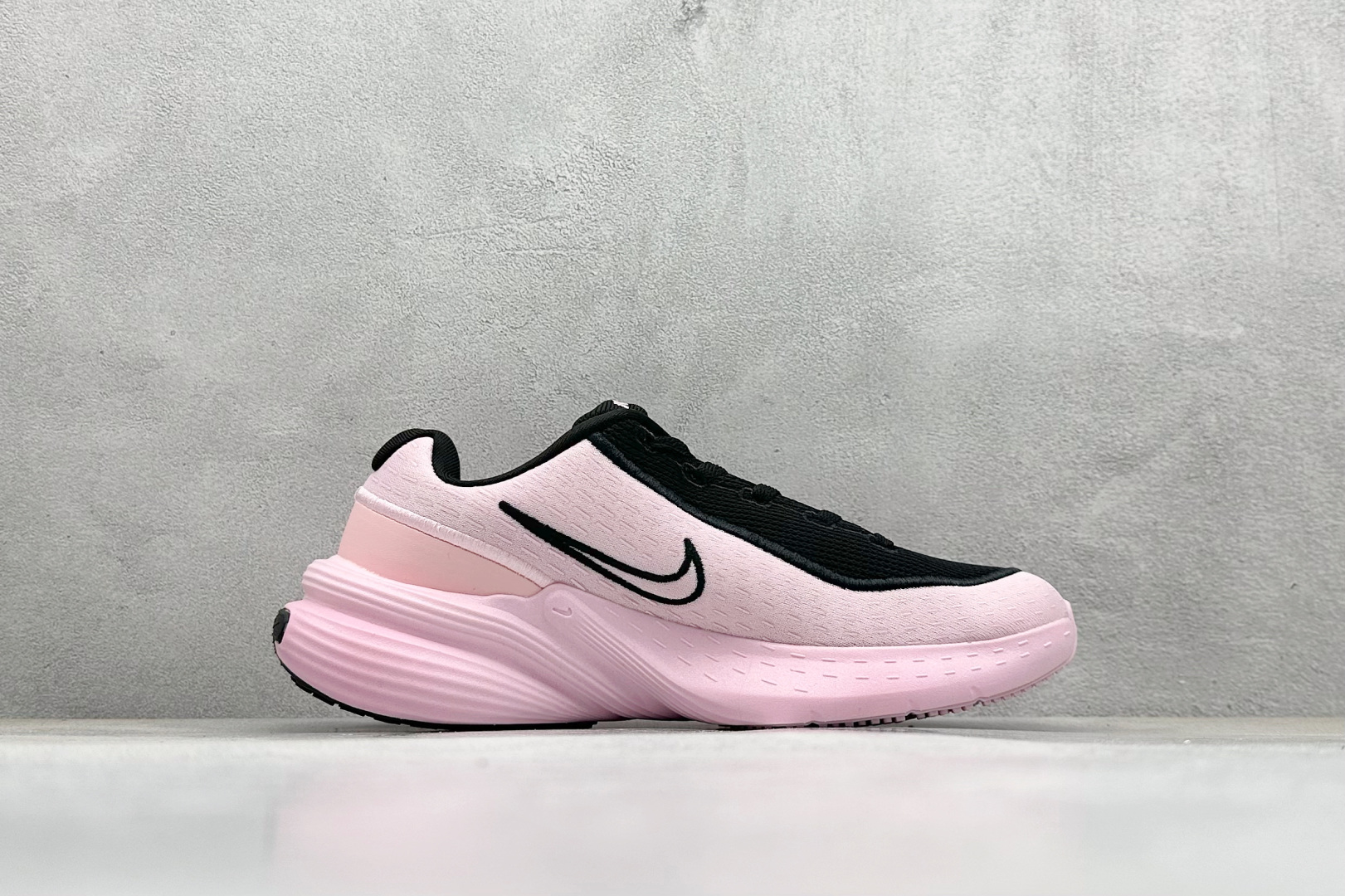  终端放店
Nike Uplift SC 潮流舒适 织物防滑耐磨 低帮跑步鞋 
鞋底软弹又有支撑感防滑耐