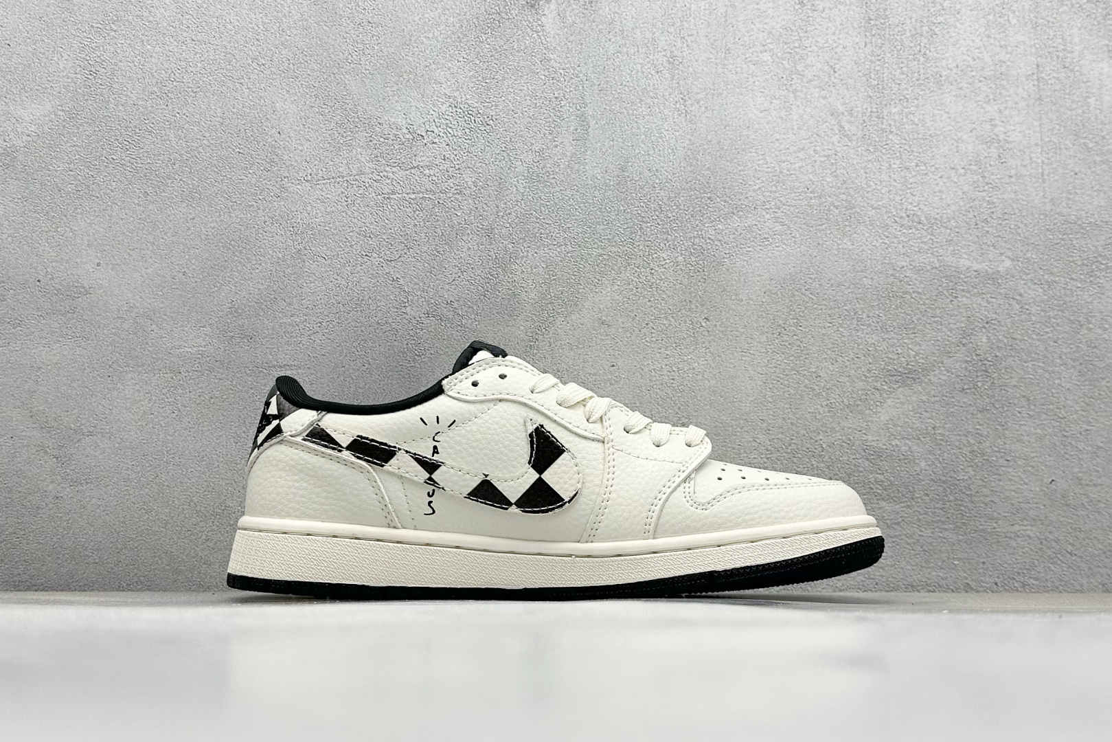 SC版Travis Scott x Fragment Design x Air Jordan 1 Low SP AJ1 乔1 LV联名 白黑两小勾 低帮文化休闲板鞋 LD2028-040