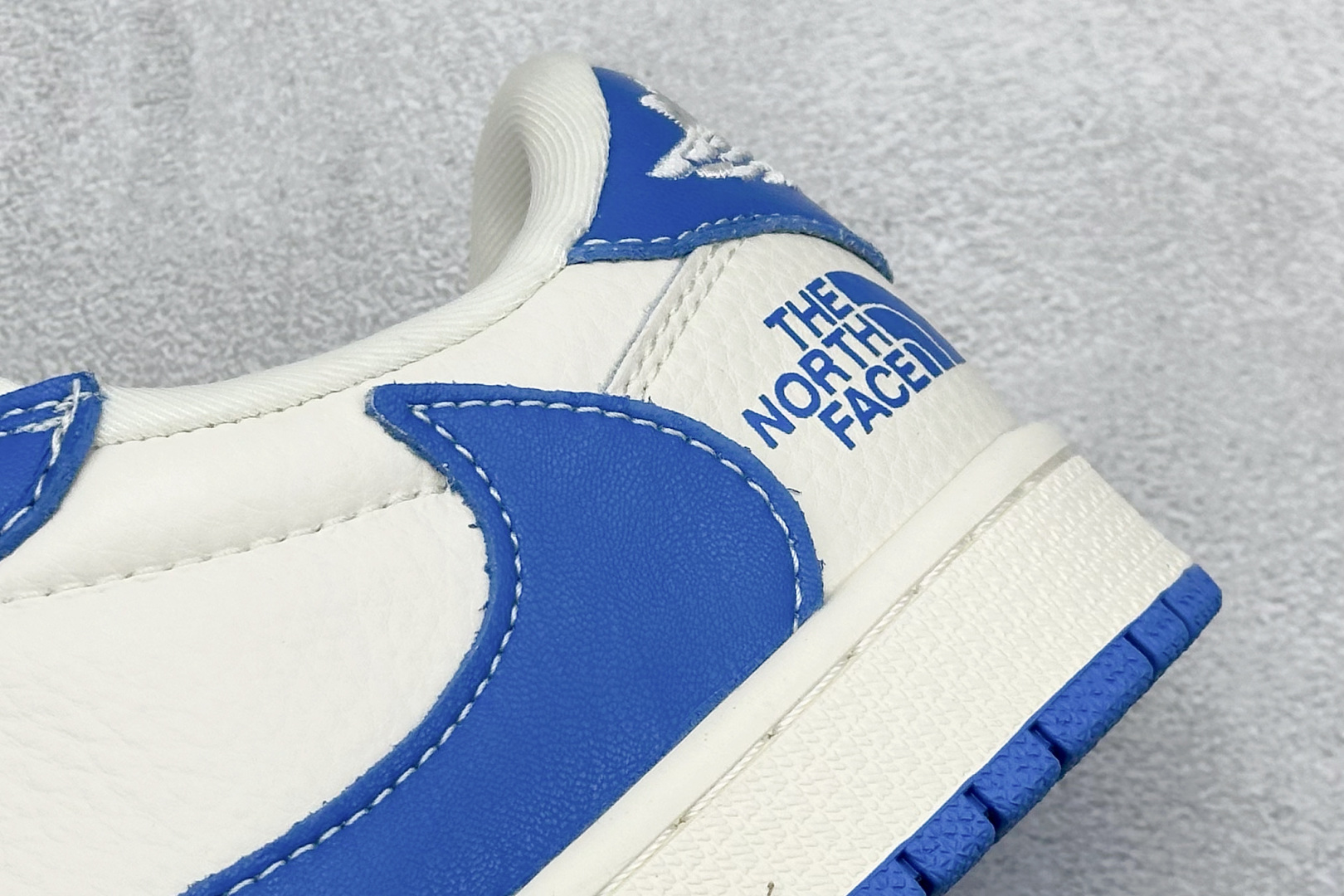 XC版Travis Scott x Nike Air Jordan 1 Low x The North Face 反转蓝白小勾倒钩 LD2025-033
