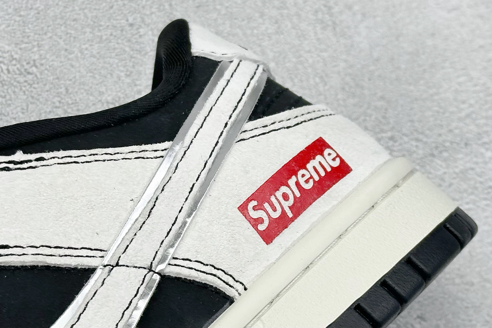 图片[9]-福利特价  Nk SB Dunk Low SUP联名 周年高端定制 低帮休闲板鞋  #定制鞋盒 大厂纯原品质出货 超高清洁度 皮料切割干净无任何毛边 细节完美   货号：QF1568-147 尺码：36 36.5 37.5 38 38.5 39 40 40.5 41 42 42.5 43 44 44.5 45-选品中心