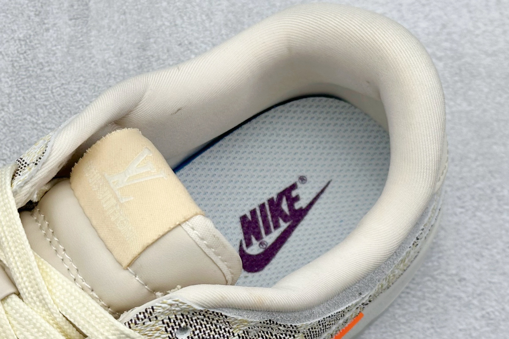 图片[8]-福利特价  NIKE SB Dunk Low x Louis Vuitton 米色 公司级出品 极力推荐 原装头层材料 独家版型蒸餾加工 帶來的是更好的视觉和脚感体验 大厂纯原品质出货 清洁度 电绣工艺 皮料切割干净无任何毛边 细节完美 货号：QF1568 144 尺码： 36 36.5 37.5 38 38.5 39 40 40.5 41 42 42.5 43 44 44.5 45-选品中心