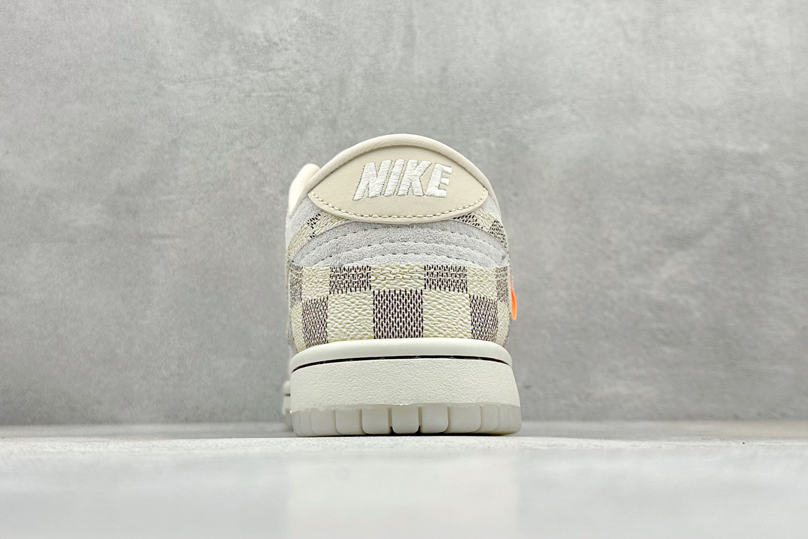 图片[6]-福利特价  NIKE SB Dunk Low x Louis Vuitton 米色 公司级出品 极力推荐 原装头层材料 独家版型蒸餾加工 帶來的是更好的视觉和脚感体验 大厂纯原品质出货 清洁度 电绣工艺 皮料切割干净无任何毛边 细节完美 货号：QF1568 144 尺码： 36 36.5 37.5 38 38.5 39 40 40.5 41 42 42.5 43 44 44.5 45-选品中心