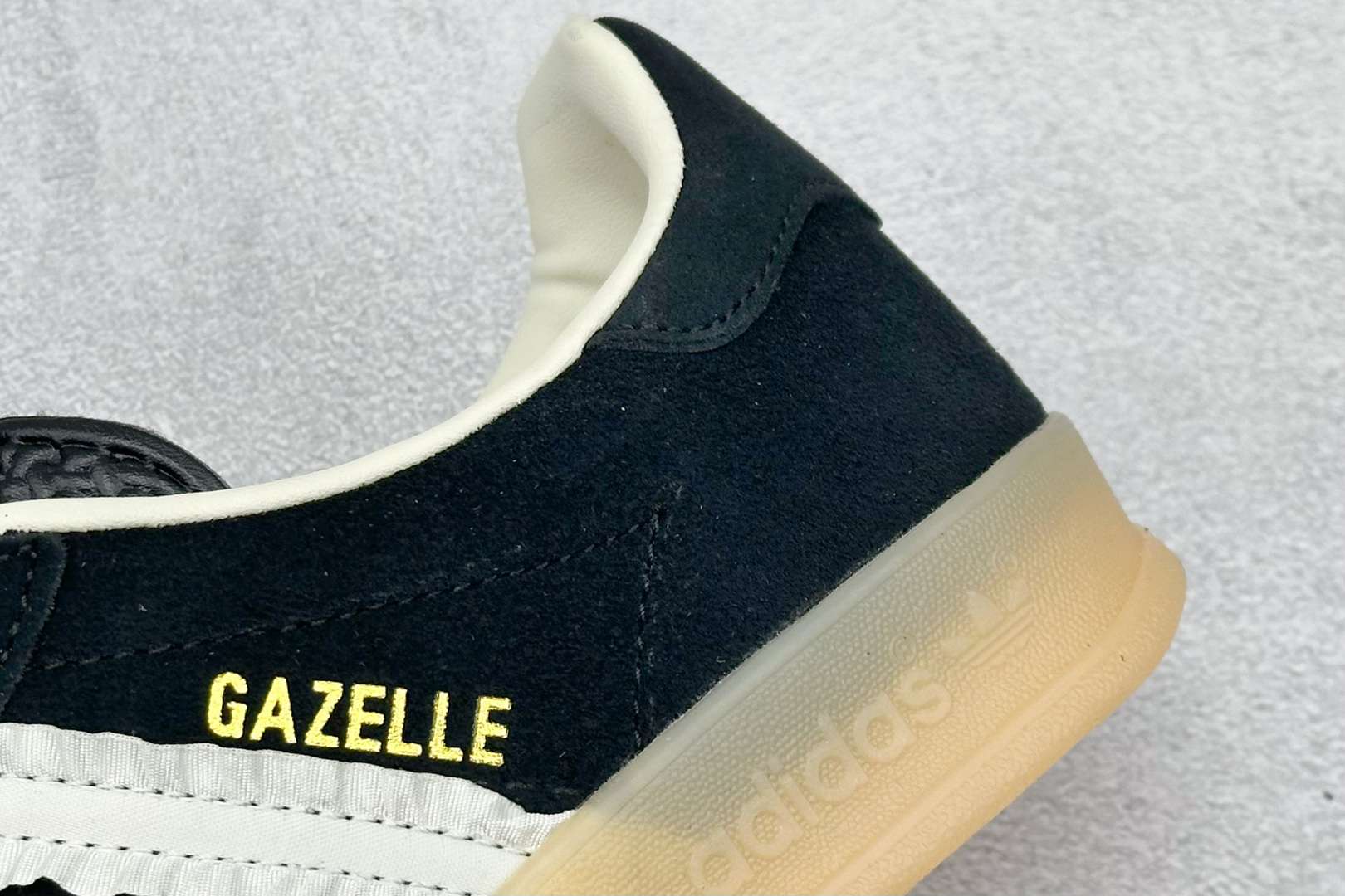 adidoriginals GAZELLE INDOOR 黑白 JS1412