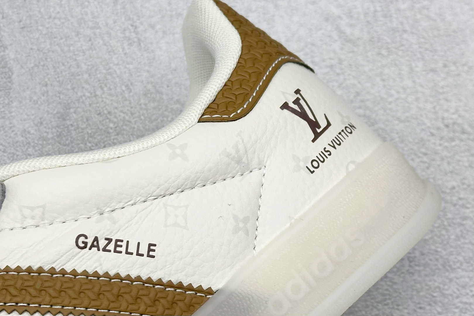 adidOriginals Gazelle INdoor x Louis Vuitt灰白 三叶草休闲防滑耐磨低帮板鞋 DM1234-010
