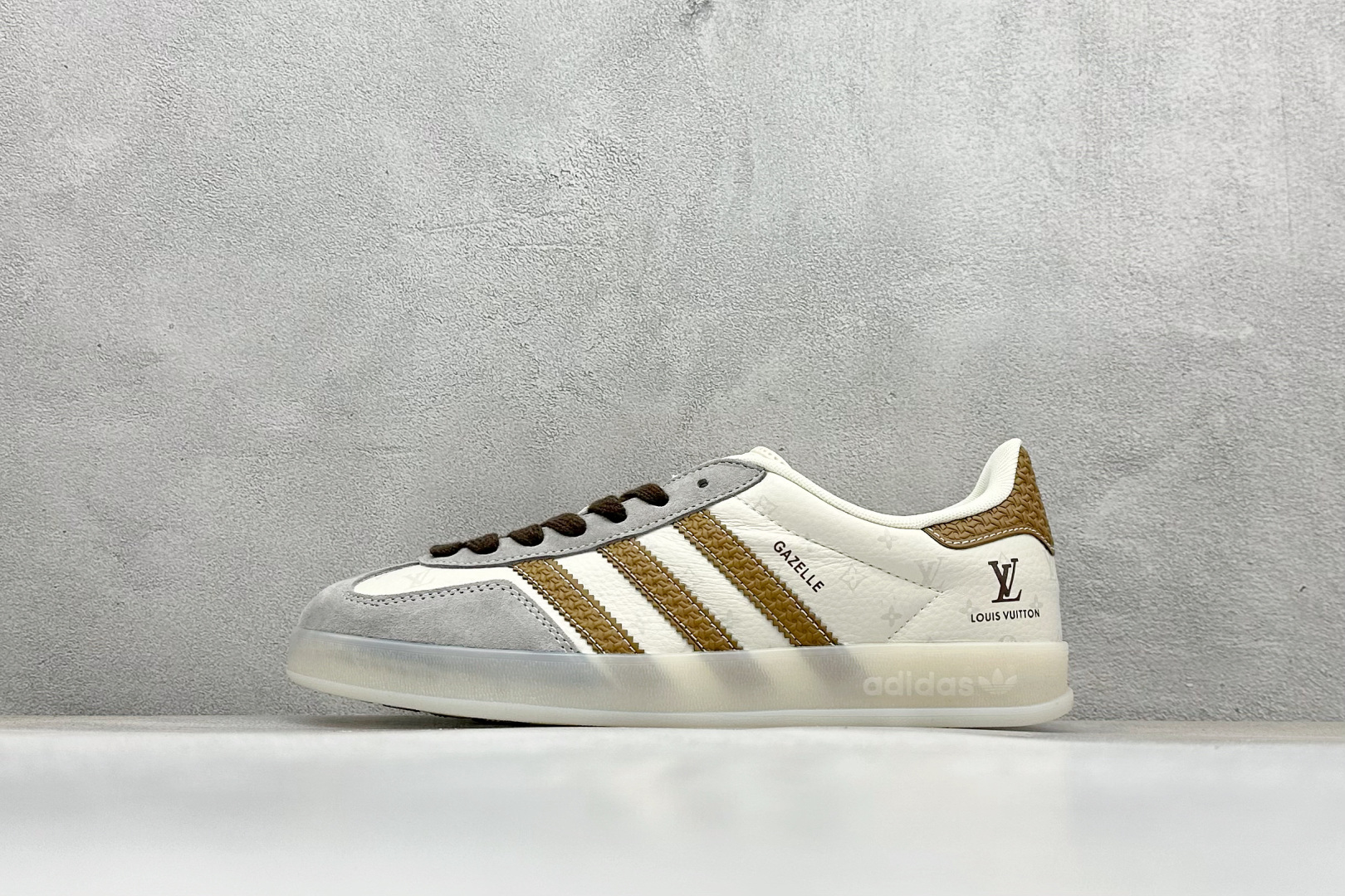 adidOriginals Gazelle INdoor x Louis Vuitt灰白 三叶草休闲防滑耐磨低帮板鞋 DM1234-010