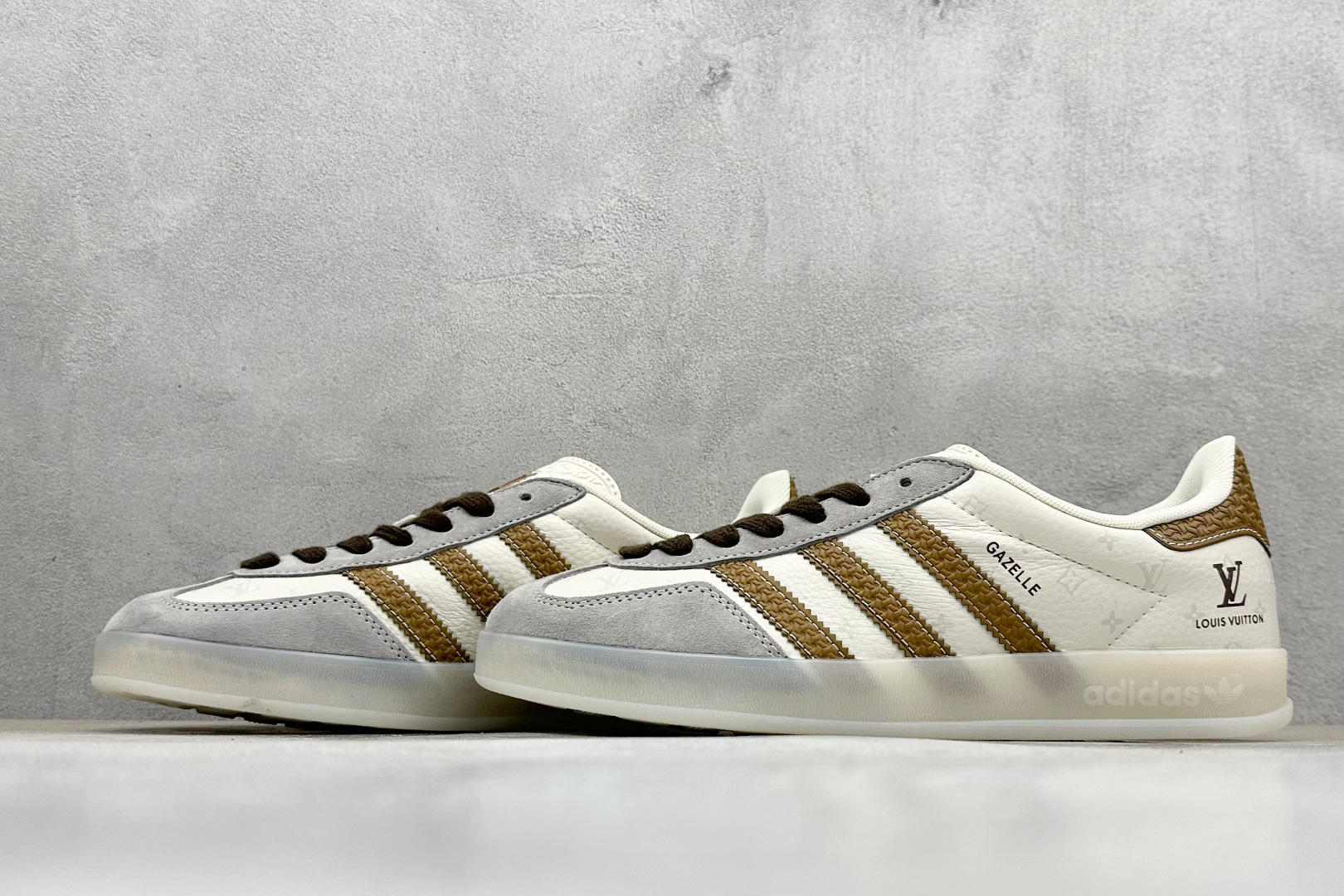 adidOriginals Gazelle INdoor x Louis Vuitt灰白 三叶草休闲防滑耐磨低帮板鞋 DM1234-010