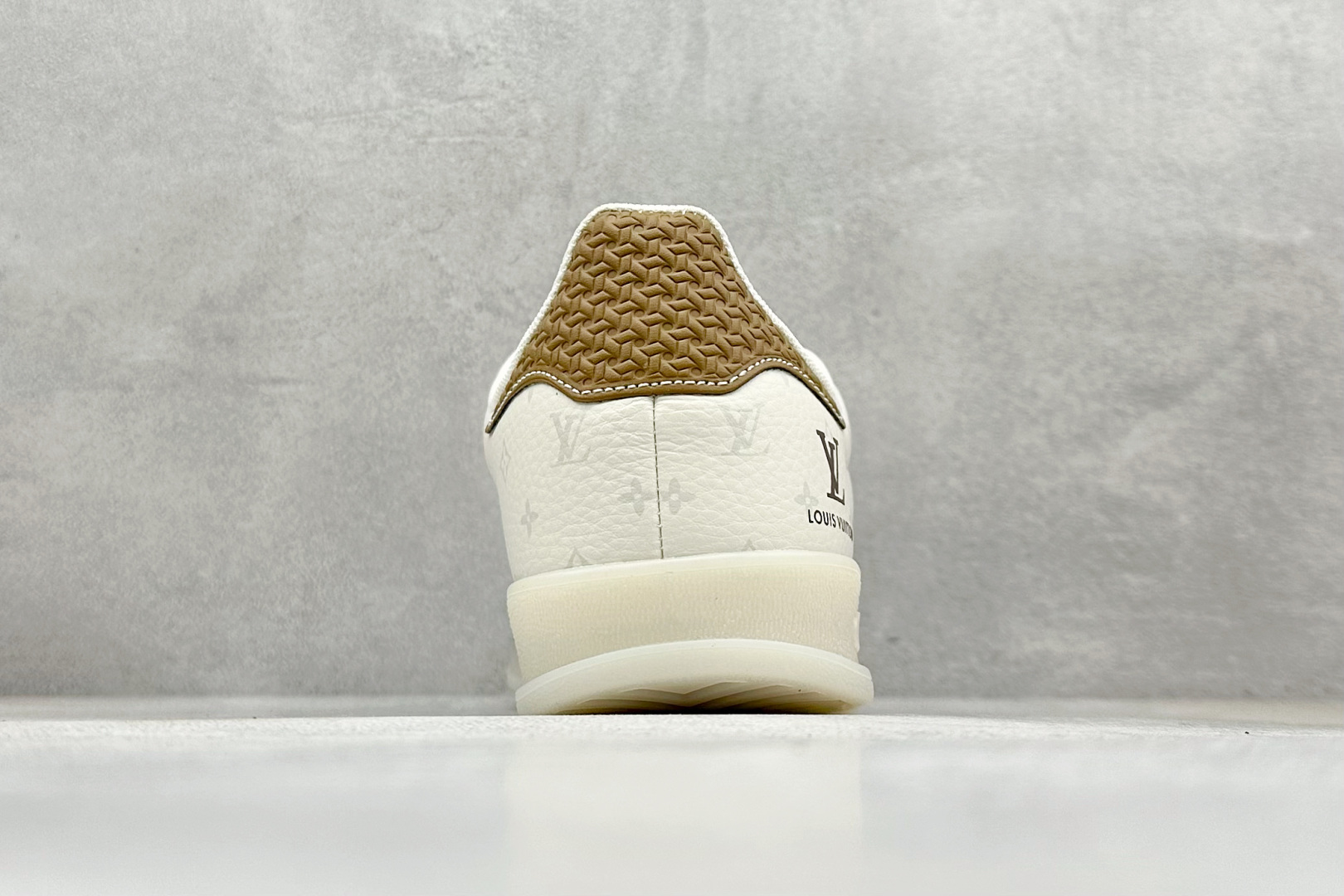 adidOriginals Gazelle INdoor x Louis Vuitt灰白 三叶草休闲防滑耐磨低帮板鞋 DM1234-010
