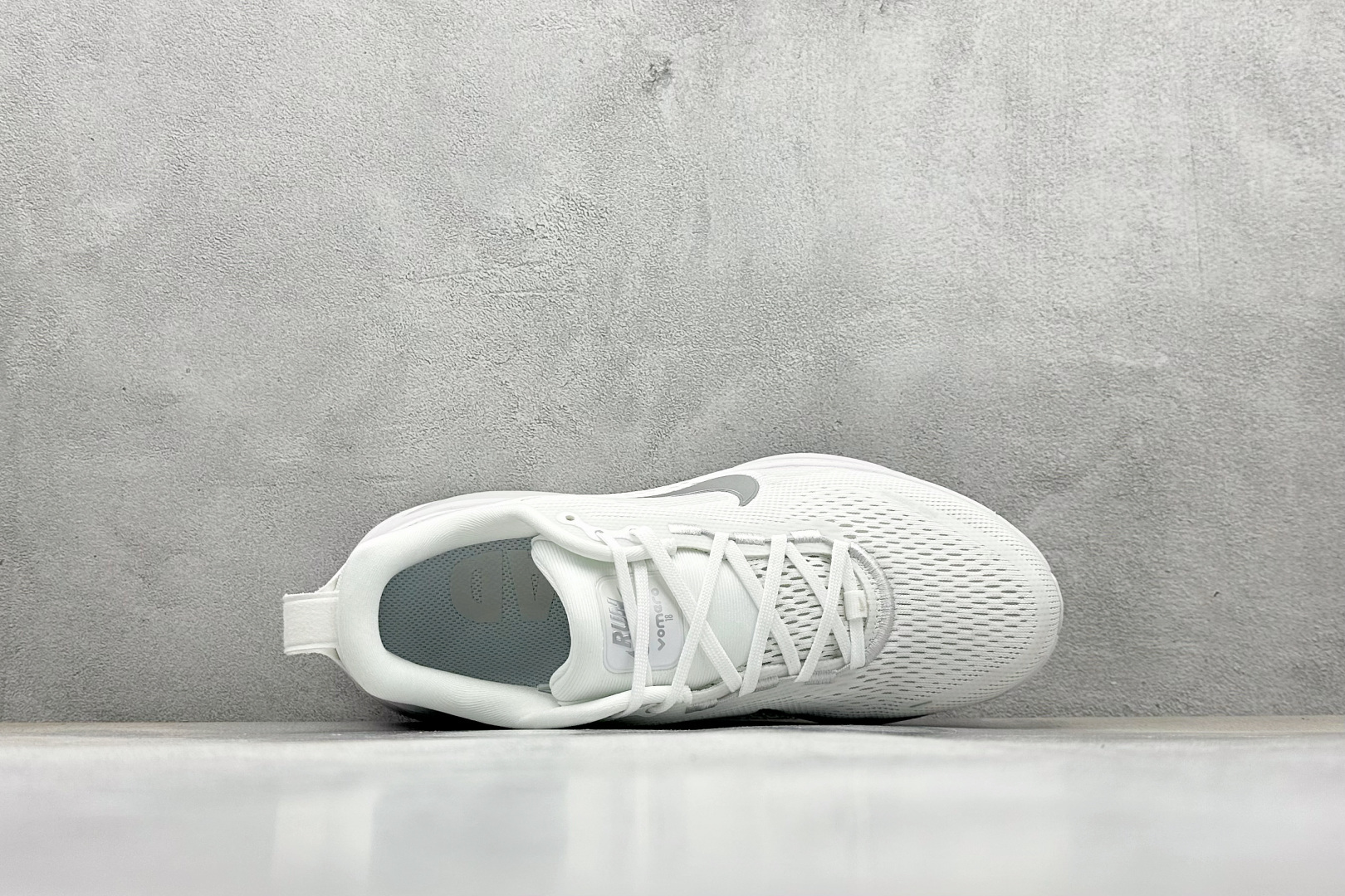 图片[3]-Nike VOMERO 18 耐克 舒适减震防滑 低帮跑步鞋 全掌ReactX泡绵中底 前掌和后跟还配备了Air Zoom气垫单元 据说跑起来更快更舒适哦 这次最大的升级点 首次引入了ReactX泡绵 货号：HM6803 104 尺码：36-45-选品中心