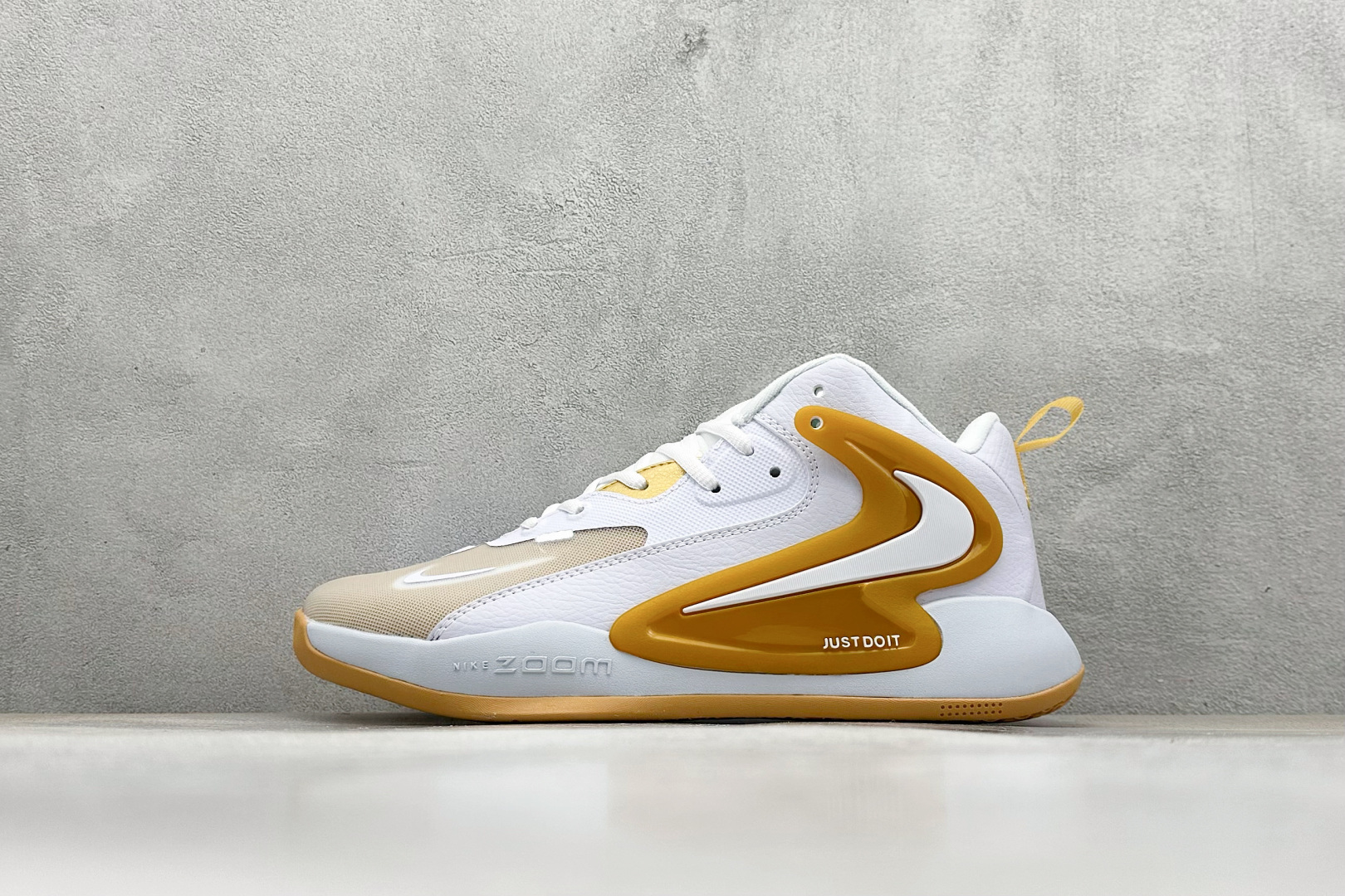 NIkE ZOOM HYPERSET 2 SE 篮球鞋 原鞋开发 全鞋底react科技缓震及能量反馈 上脚舒适回弹 绑带系统和后跟填充 使 hyerset拥有 更出色的鞋面包裹 独家私磨 支持实战 货号：FQ7070-104 尺码：36-46-选品中心