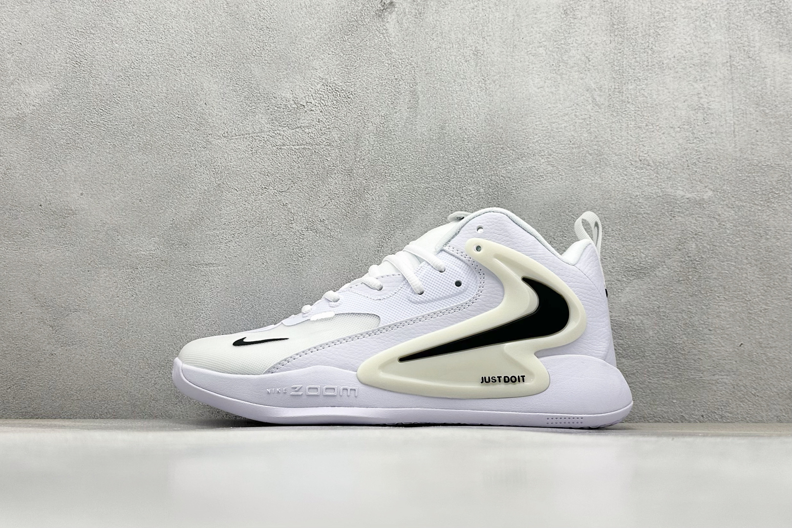 NIkE ZOOM HYPERSET 2 SE 篮球鞋 原鞋开发 全鞋底react科技缓震及能量反馈 上脚舒适回弹 绑带系统和后跟填充 使 hyerset拥有 更出色的鞋面包裹 独家私磨 支持实战 货号：FQ7070-101 尺码：36-46-选品中心