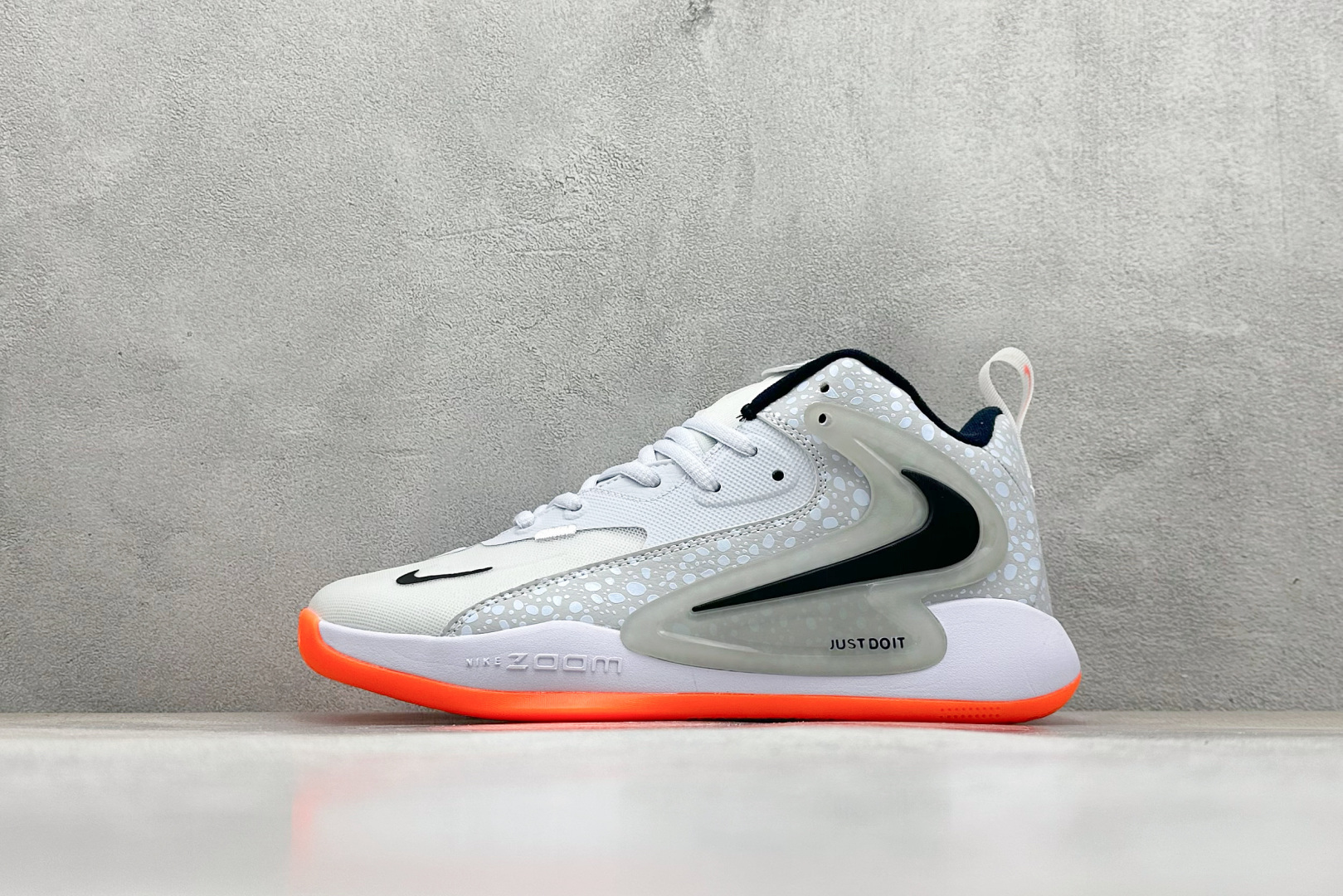 NIkE ZOOM HYPERSET 2 SE 篮球鞋 原鞋开发 全鞋底react科技缓震及能量反馈 上脚舒适回弹 绑带系统和后跟填充 使 hyerset拥有 更出色的鞋面包裹 独家私磨 支持实战 货号：HF3241-900 尺码：36-46-选品中心