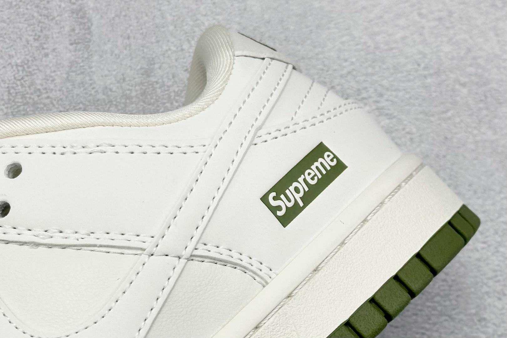 图片[9]-福利特价  Nk SB Dunk Low Supreme联名-经典米绿 周年高端定制 低帮休闲板鞋  #定制鞋盒 大厂纯原品质出货 超高清洁度 皮料切割干净无任何毛边 细节完美 货号：XX8888-002  尺码：36 36.5 37.5 38 38.5 39 40 40.5 41 42 42.5 43 44 44.5 45-选品中心