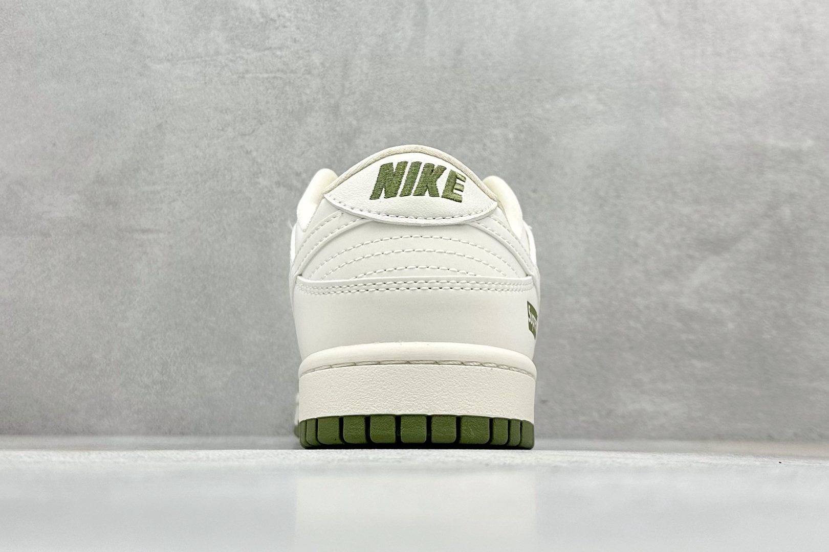 图片[6]-福利特价  Nk SB Dunk Low Supreme联名-经典米绿 周年高端定制 低帮休闲板鞋  #定制鞋盒 大厂纯原品质出货 超高清洁度 皮料切割干净无任何毛边 细节完美 货号：XX8888-002  尺码：36 36.5 37.5 38 38.5 39 40 40.5 41 42 42.5 43 44 44.5 45-选品中心