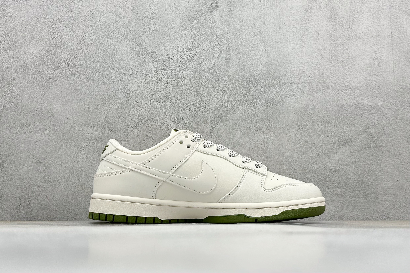 图片[2]-福利特价  Nk SB Dunk Low Supreme联名-经典米绿 周年高端定制 低帮休闲板鞋  #定制鞋盒 大厂纯原品质出货 超高清洁度 皮料切割干净无任何毛边 细节完美 货号：XX8888-002  尺码：36 36.5 37.5 38 38.5 39 40 40.5 41 42 42.5 43 44 44.5 45-选品中心