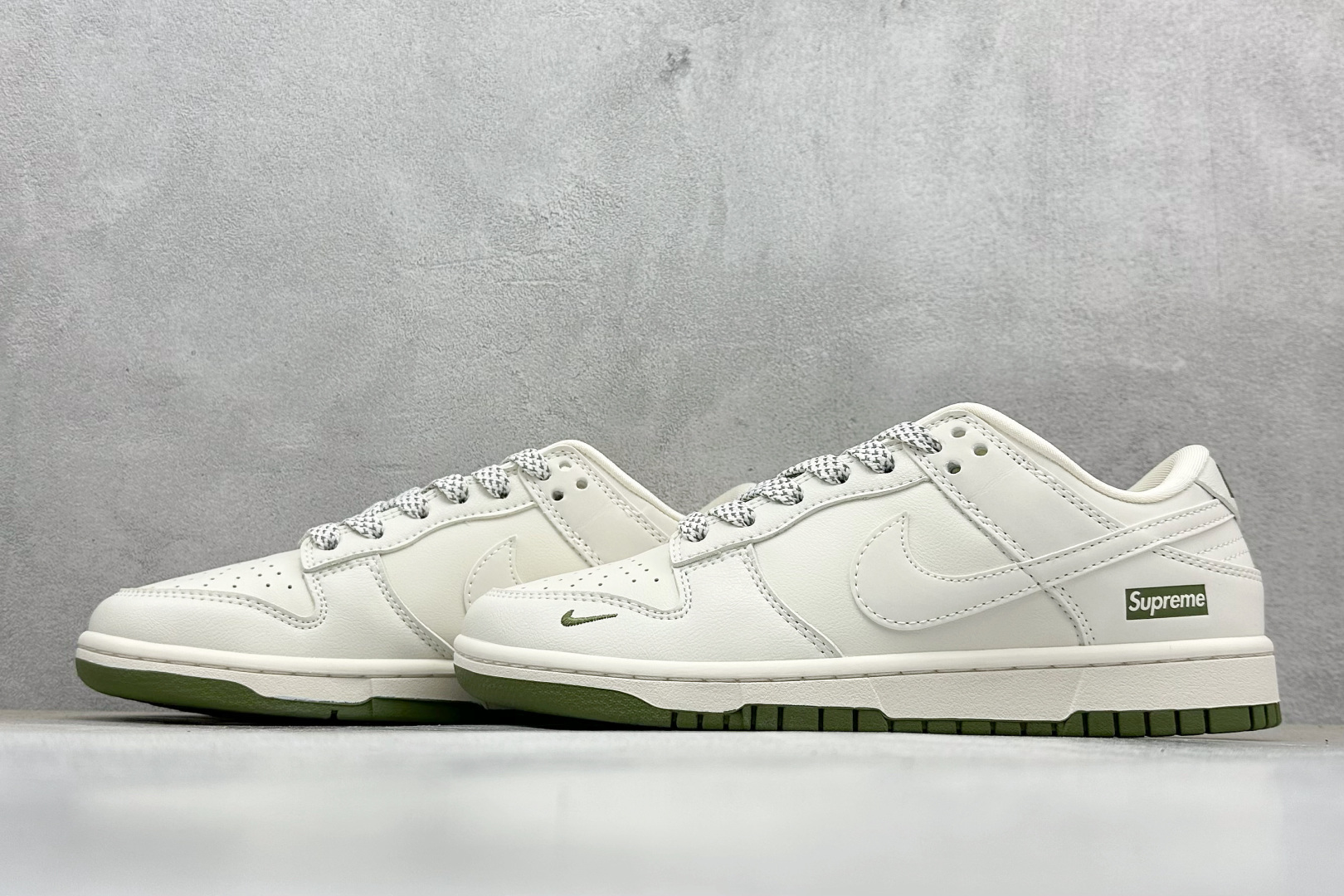 图片[5]-福利特价  Nk SB Dunk Low Supreme联名-经典米绿 周年高端定制 低帮休闲板鞋  #定制鞋盒 大厂纯原品质出货 超高清洁度 皮料切割干净无任何毛边 细节完美 货号：XX8888-002  尺码：36 36.5 37.5 38 38.5 39 40 40.5 41 42 42.5 43 44 44.5 45-选品中心