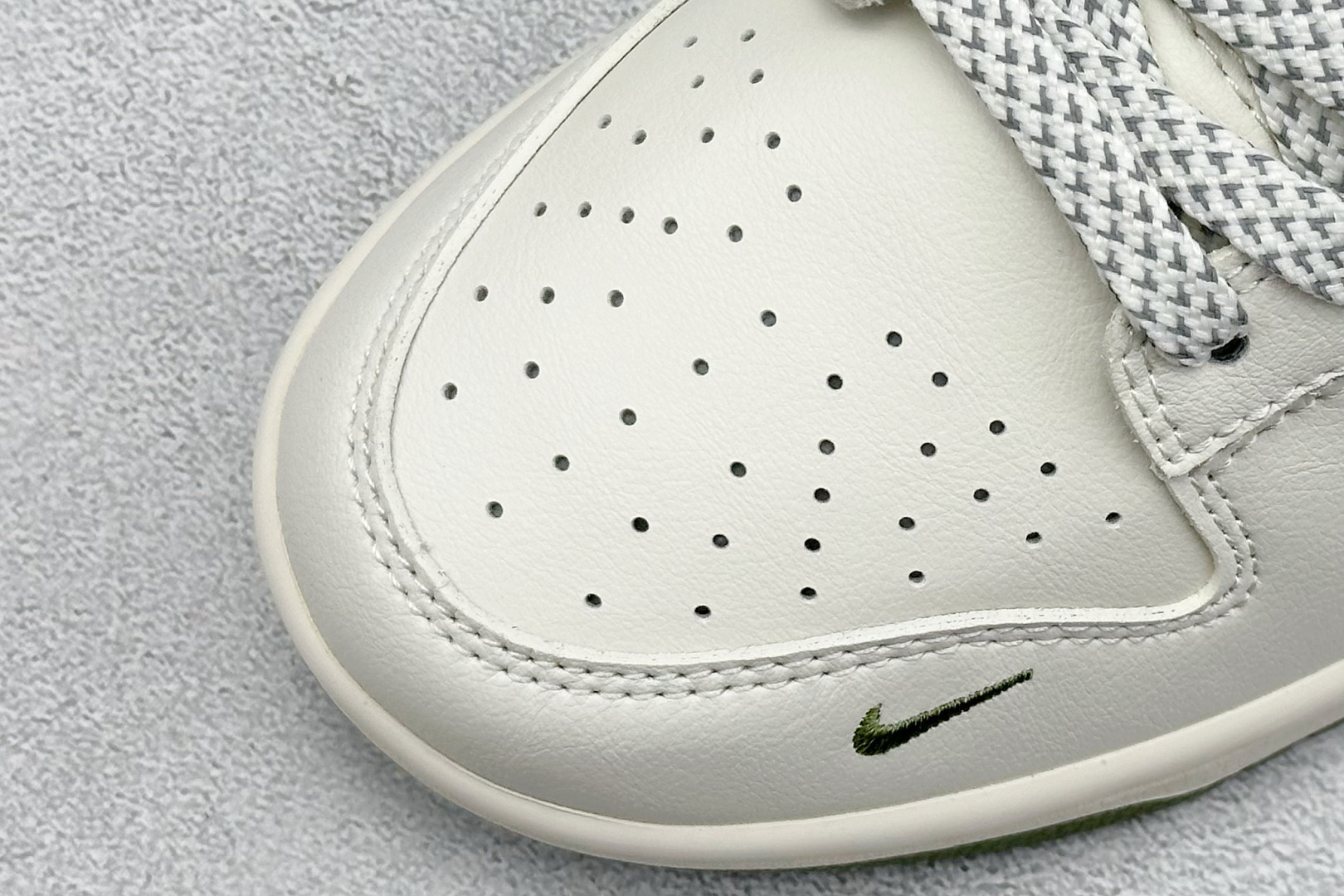 图片[7]-福利特价  Nk SB Dunk Low Supreme联名-经典米绿 周年高端定制 低帮休闲板鞋  #定制鞋盒 大厂纯原品质出货 超高清洁度 皮料切割干净无任何毛边 细节完美 货号：XX8888-002  尺码：36 36.5 37.5 38 38.5 39 40 40.5 41 42 42.5 43 44 44.5 45-选品中心