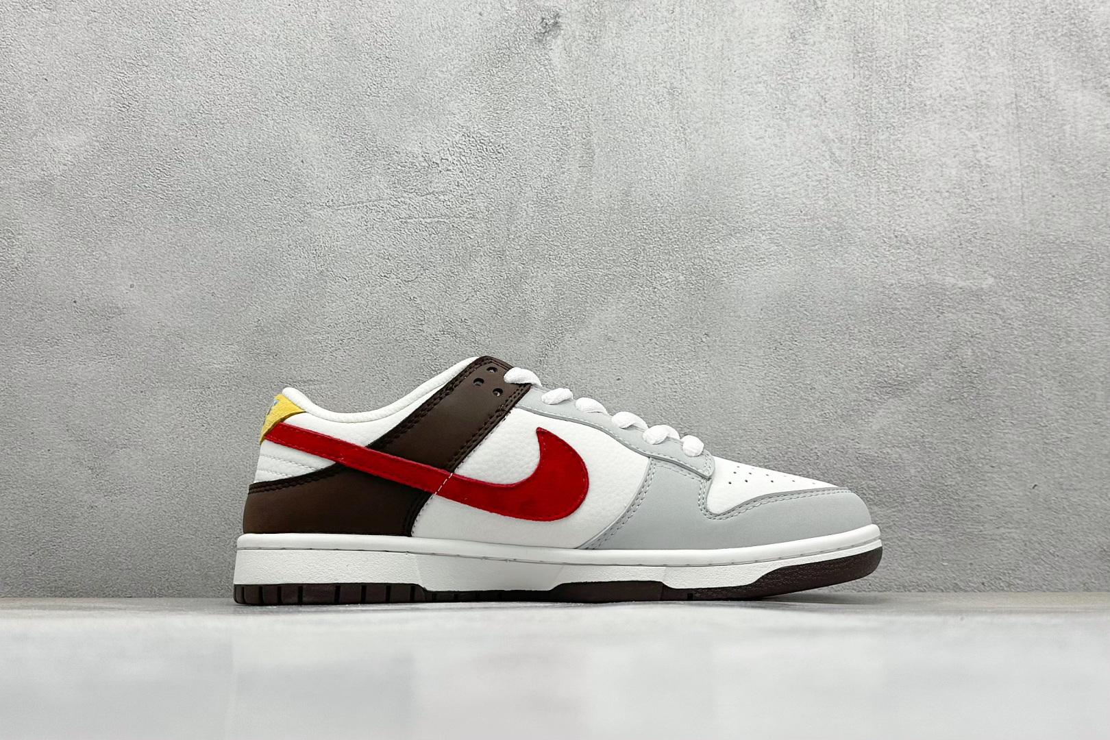 图片[2]-福利特价  Nk SB Dunk Low 联名 周年高端定制 低帮休闲板鞋  #定制鞋盒 大厂纯原品质出货 超高清洁度 皮料切割干净无任何毛边 细节完美 货号：GJ8309 932  尺码：36 36.5 37.5 38 38.5 39 40 40.5 41 42 42.5 43 44 44.5 45-选品中心