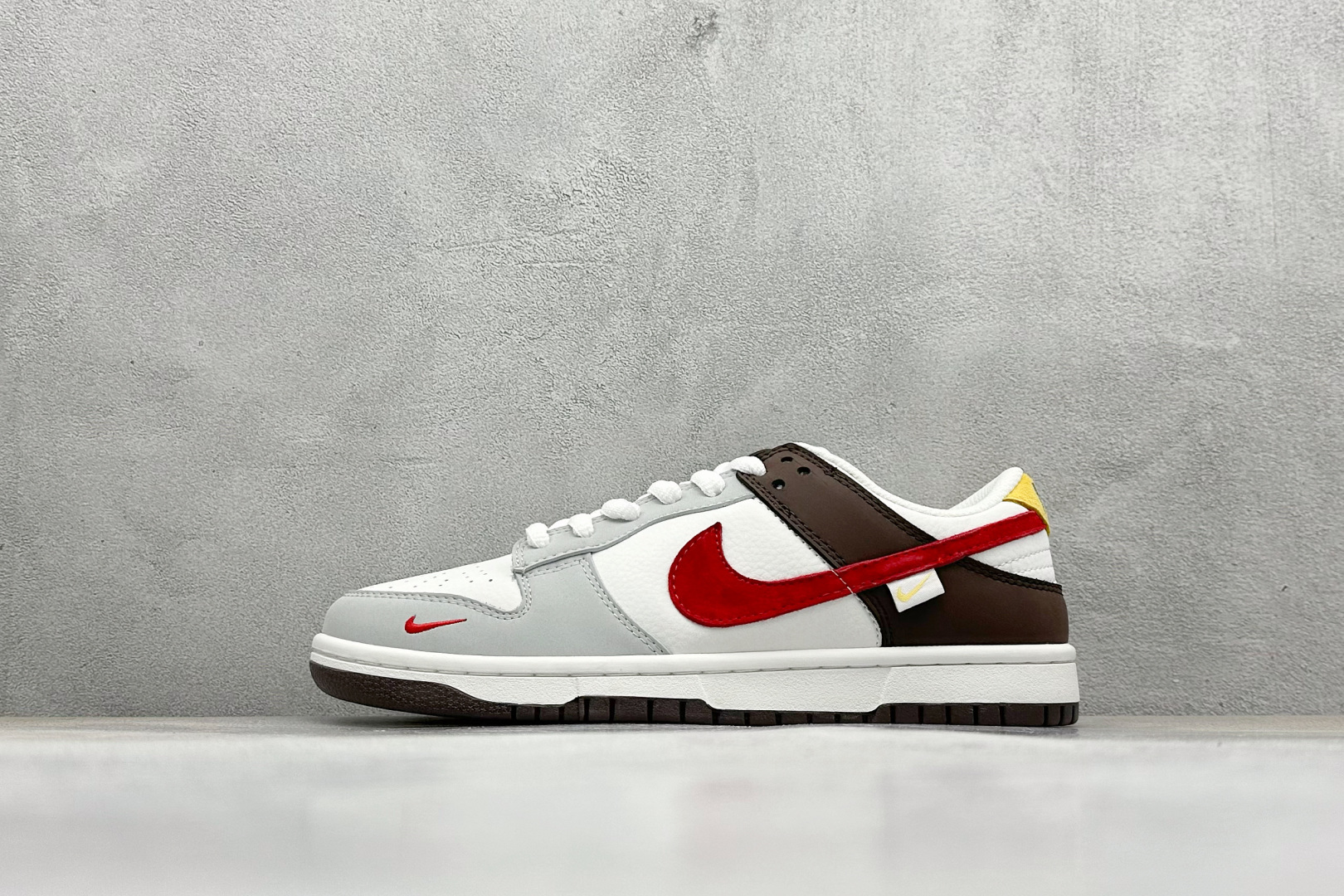 福利特价  Nk SB Dunk Low 联名 周年高端定制 低帮休闲板鞋  #定制鞋盒 大厂纯原品质出货 超高清洁度 皮料切割干净无任何毛边 细节完美 货号：GJ8309 932  尺码：36 36.5 37.5 38 38.5 39 40 40.5 41 42 42.5 43 44 44.5 45-选品中心